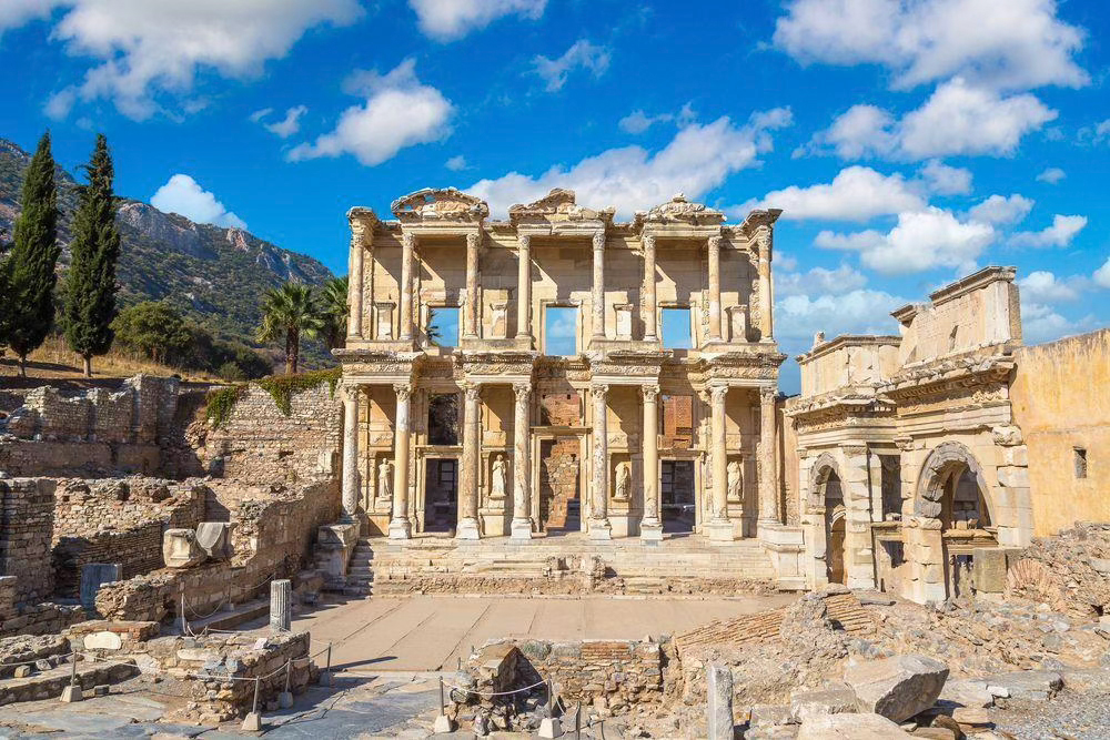 Road trip through western Turkey: Ephesus, Pergamon and Smyrna