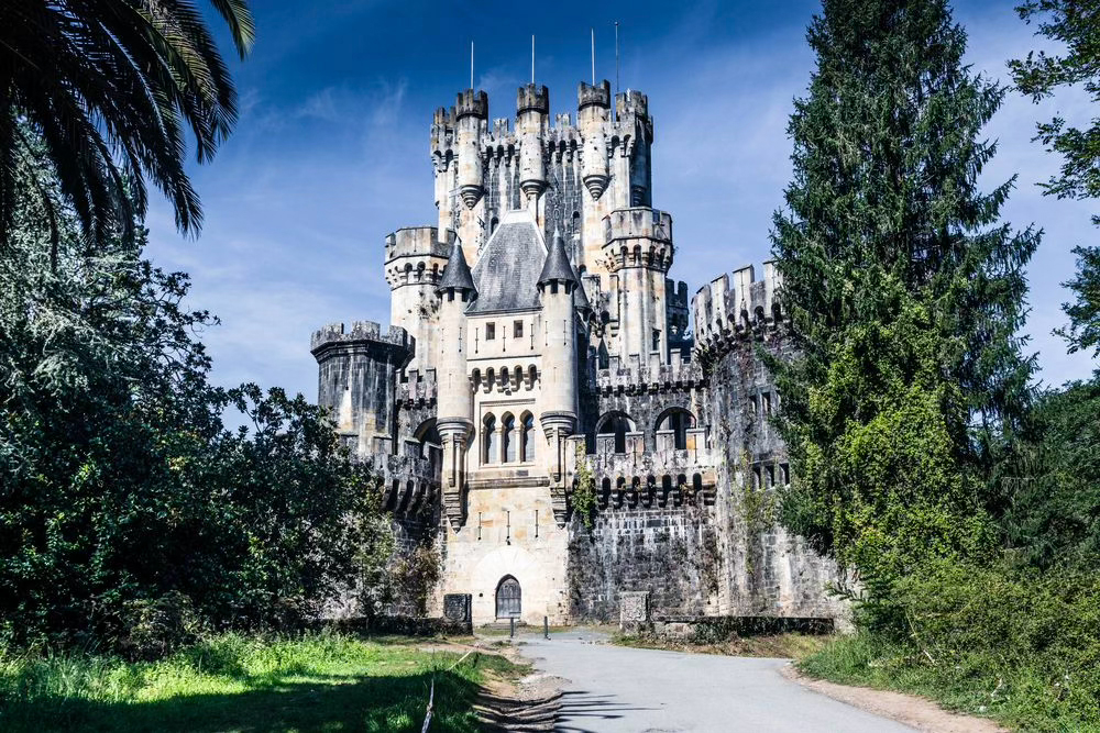 Road trip through castles and fortresses near Bilbao