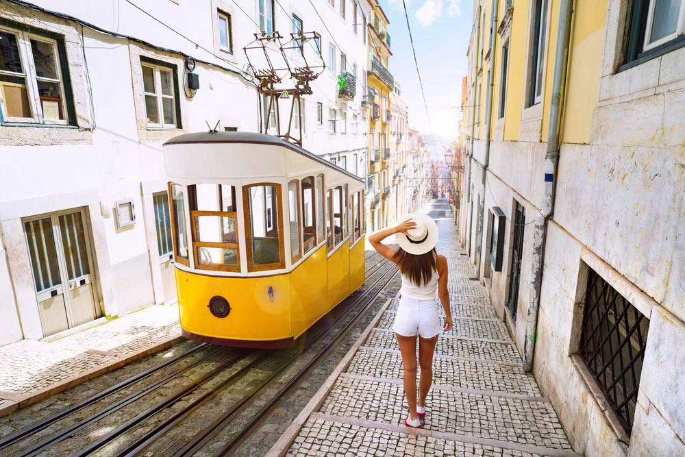 Lisbon in summer: what to see, what to do and how to get around by car