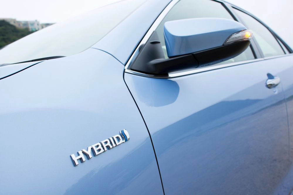 Pre-owned hybrid cars: the perfect middle ground