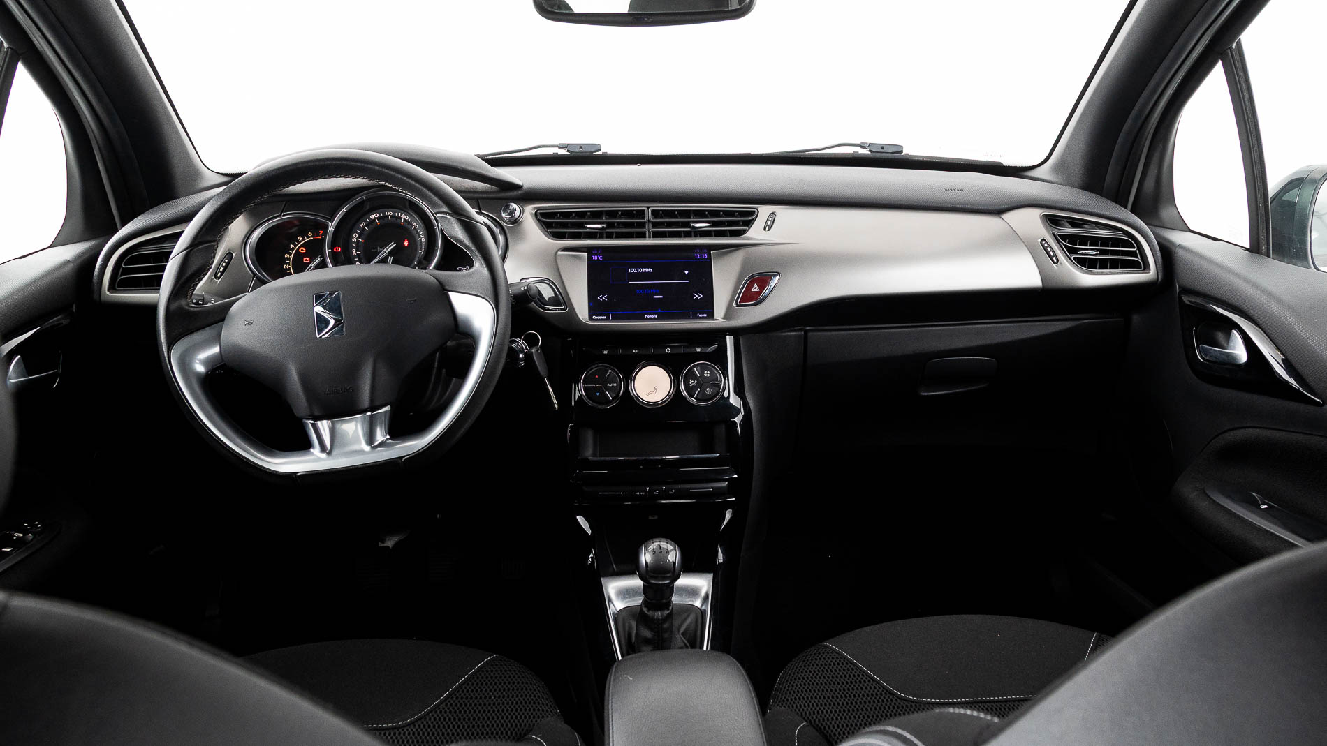 ds ds3 desir 1.2 80 2017 blanco 18