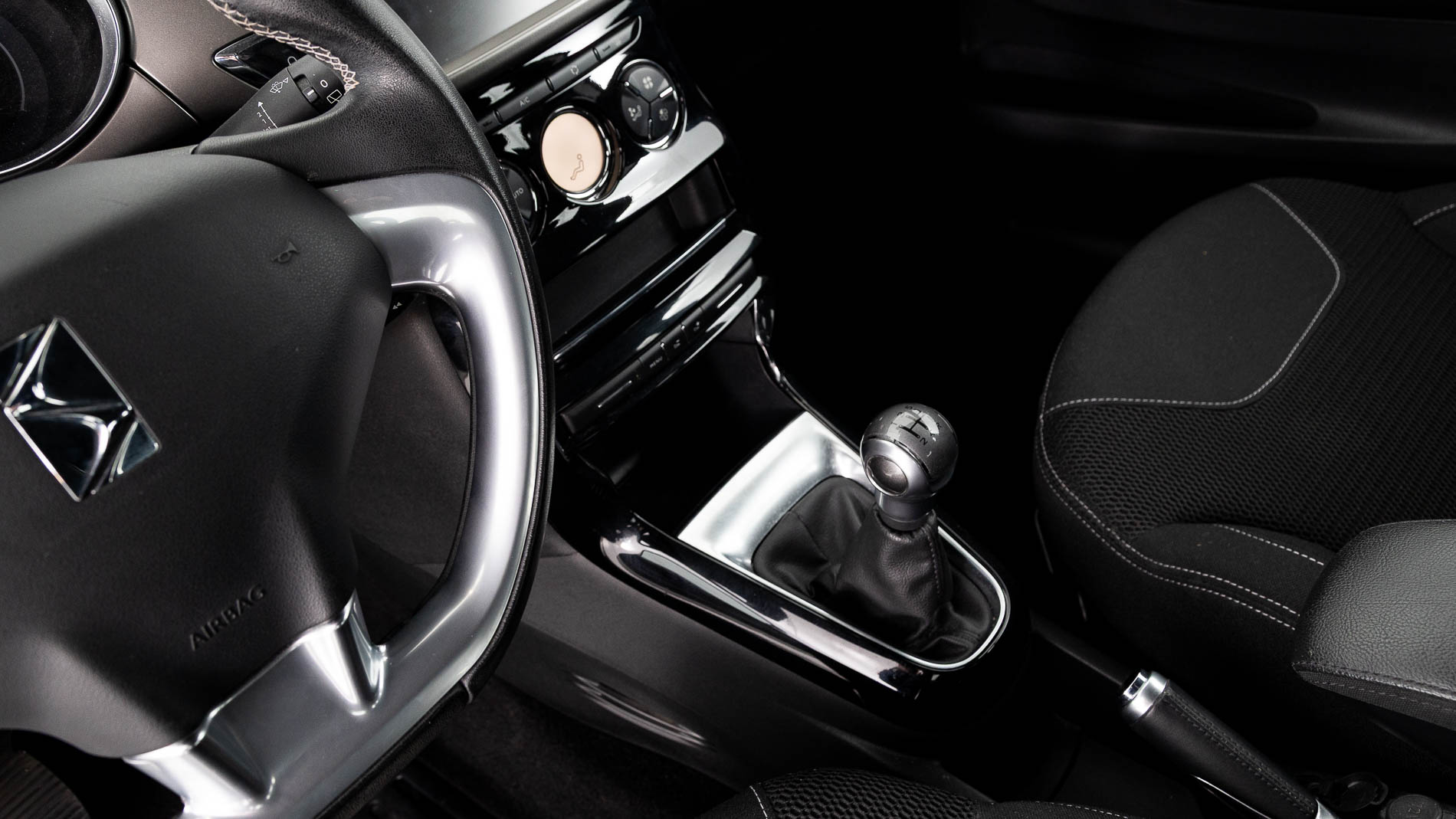 ds ds3 desir 1.2 80 2017 blanco 25