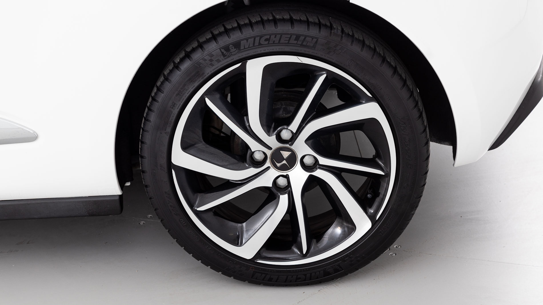 ds ds3 desir 1.2 80 2017 blanco 36