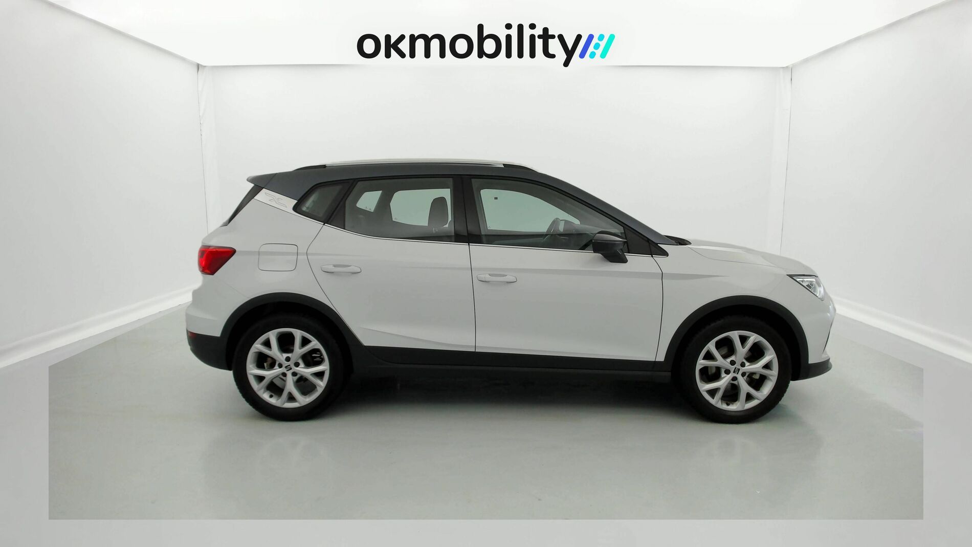 seat arona fr 1.0 TSI 110 2023 nevada weiß metallic / magnetic grau metallic 9