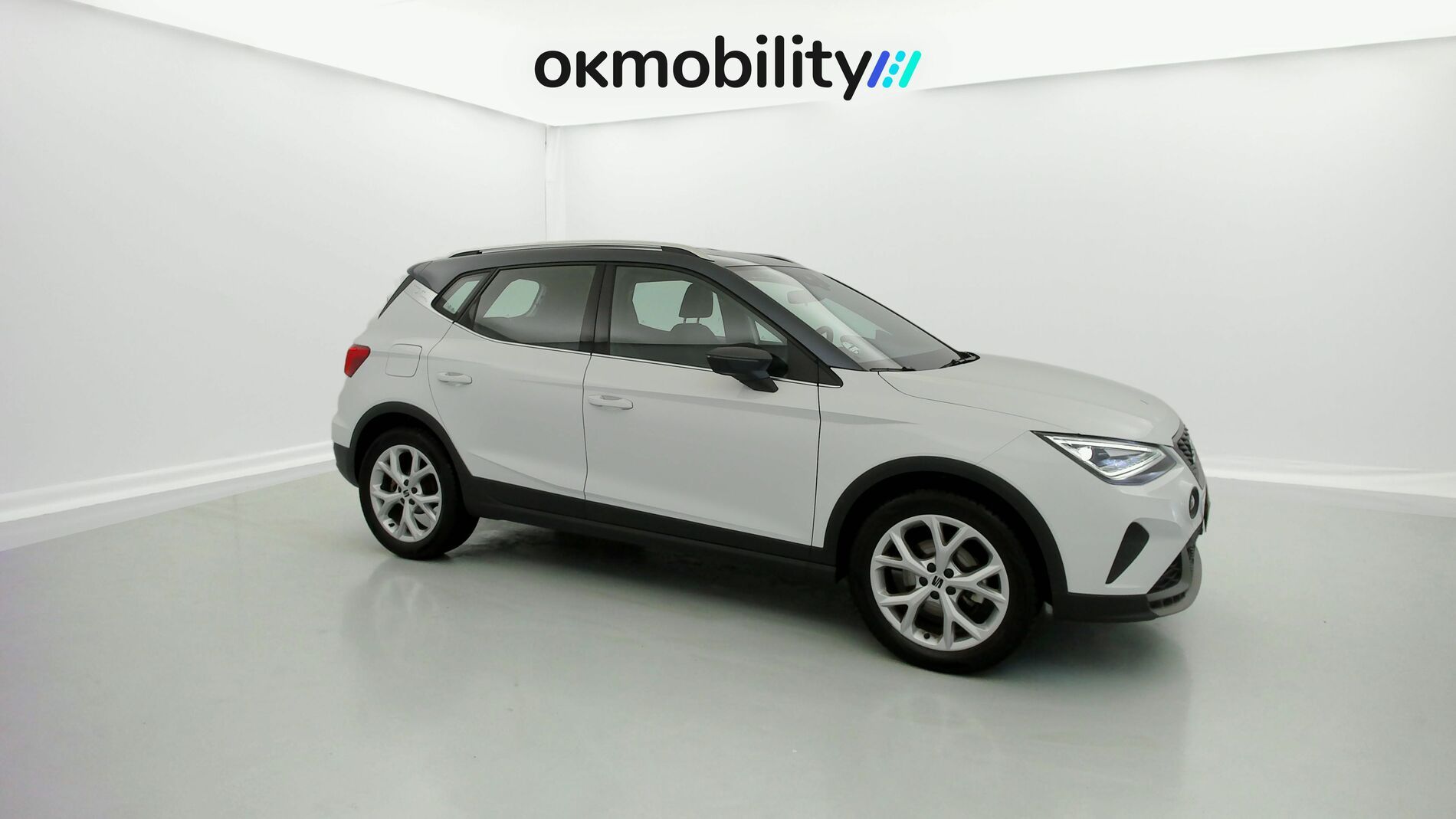 seat arona fr 1.0 TSI 110 2023 nevada weiß metallic / magnetic grau metallic 11