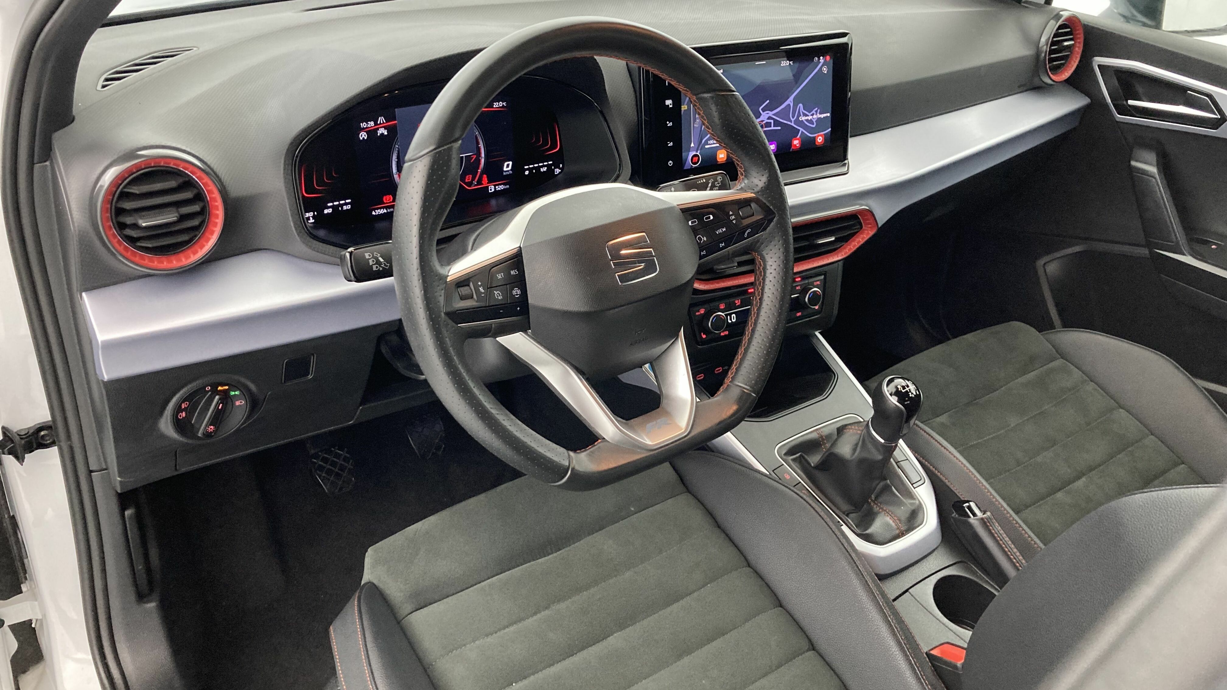 seat arona fr 1.0 TSI 110 2023 nevada weiß metallic / magnetic grau metallic 30