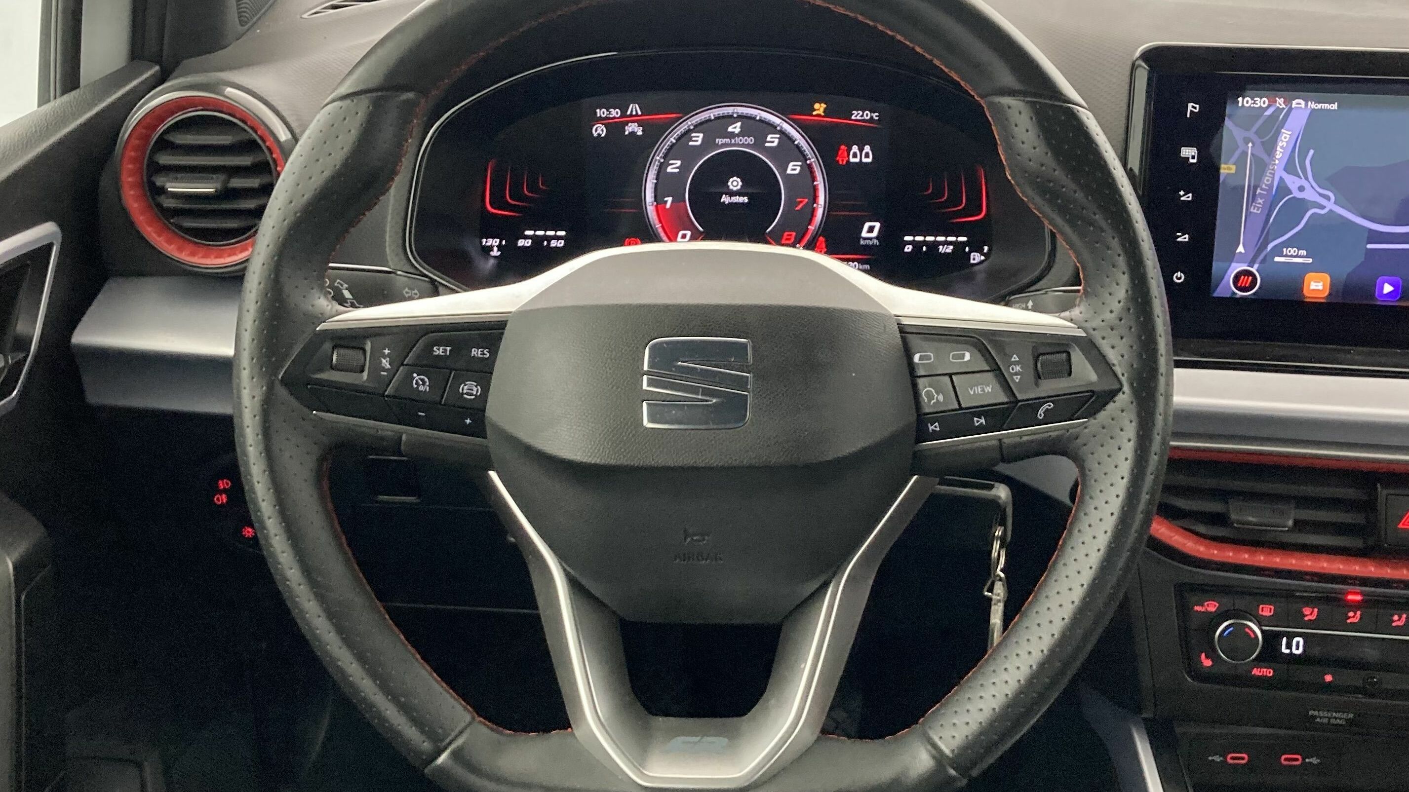 seat arona fr 1.0 TSI 110 2023 nevada weiß metallic / magnetic grau metallic 17