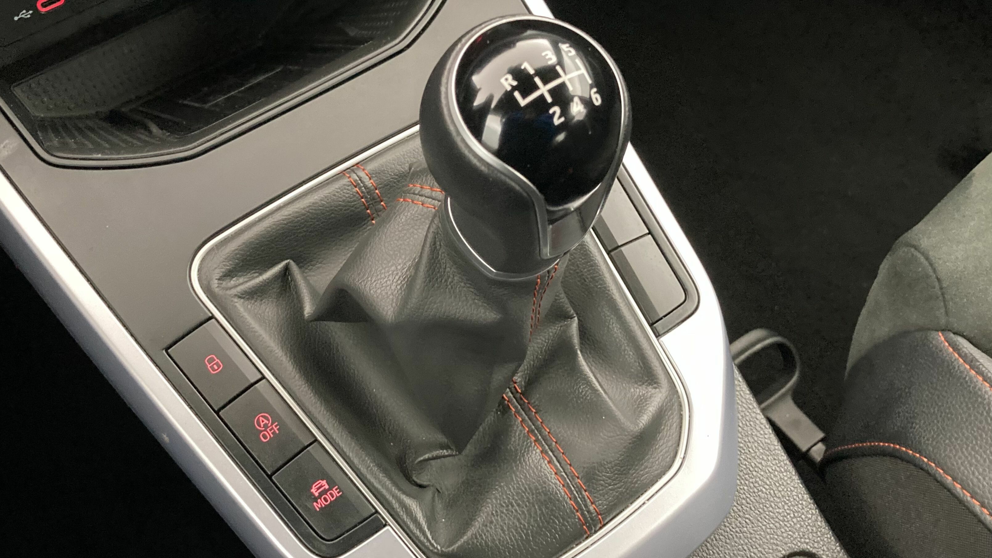 seat arona fr 1.0 TSI 110 2023 nevada weiß metallic / magnetic grau metallic 25