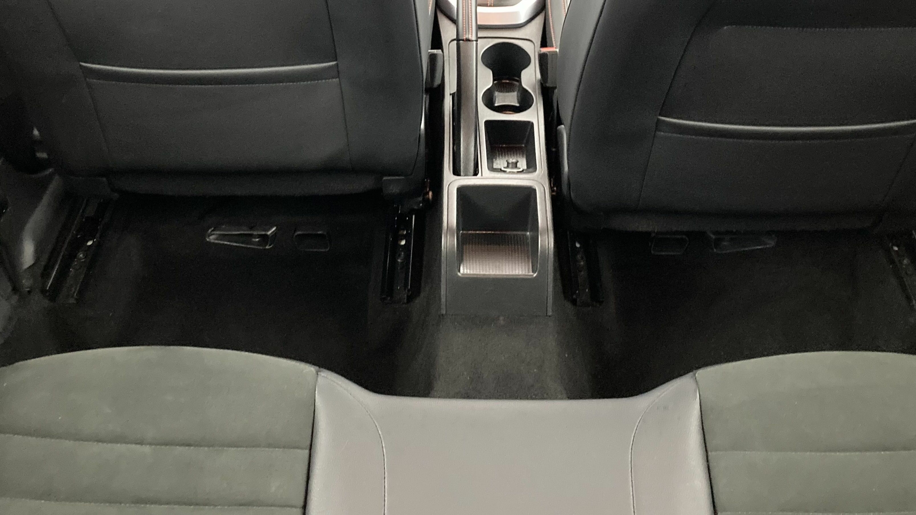 seat arona fr 1.0 TSI 110 2023 nevada weiß metallic / magnetic grau metallic 23