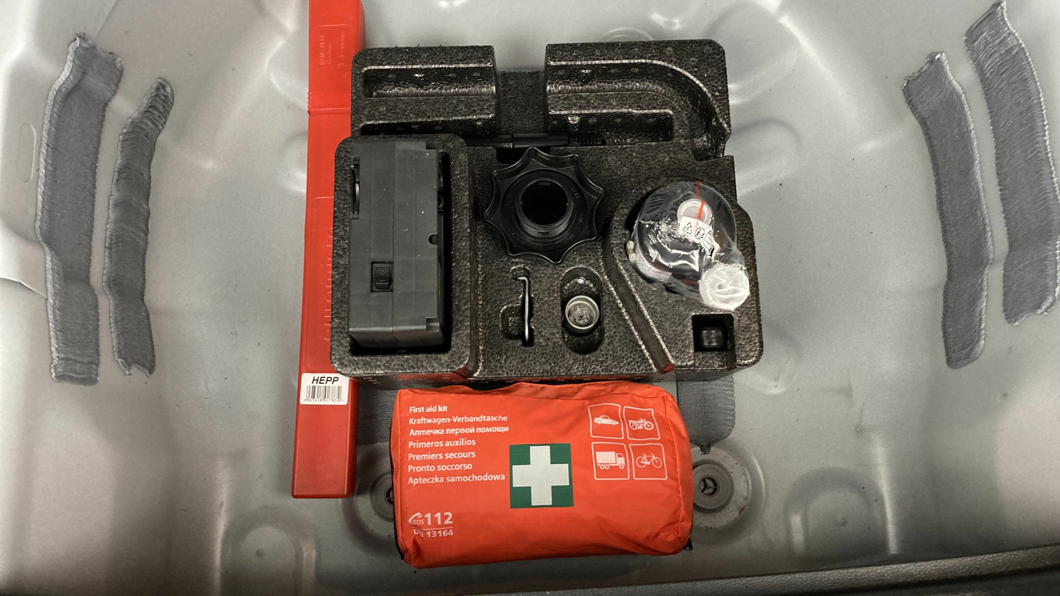 seat arona fr 1.0 TSI 110 2023 nevada weiß metallic / magnetic grau metallic 29