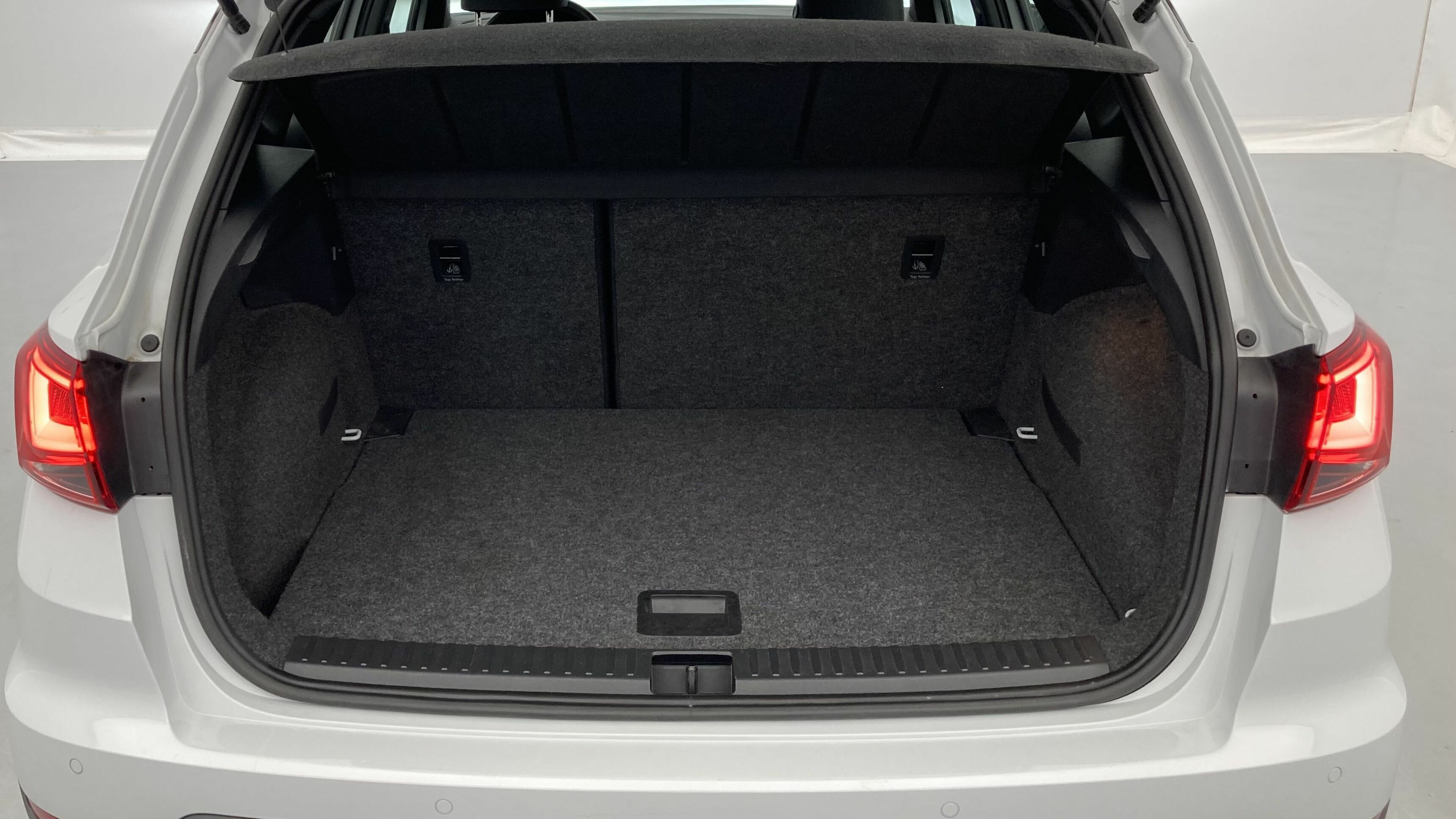 seat arona fr 1.0 TSI 110 2023 nevada weiß metallic / magnetic grau metallic 18