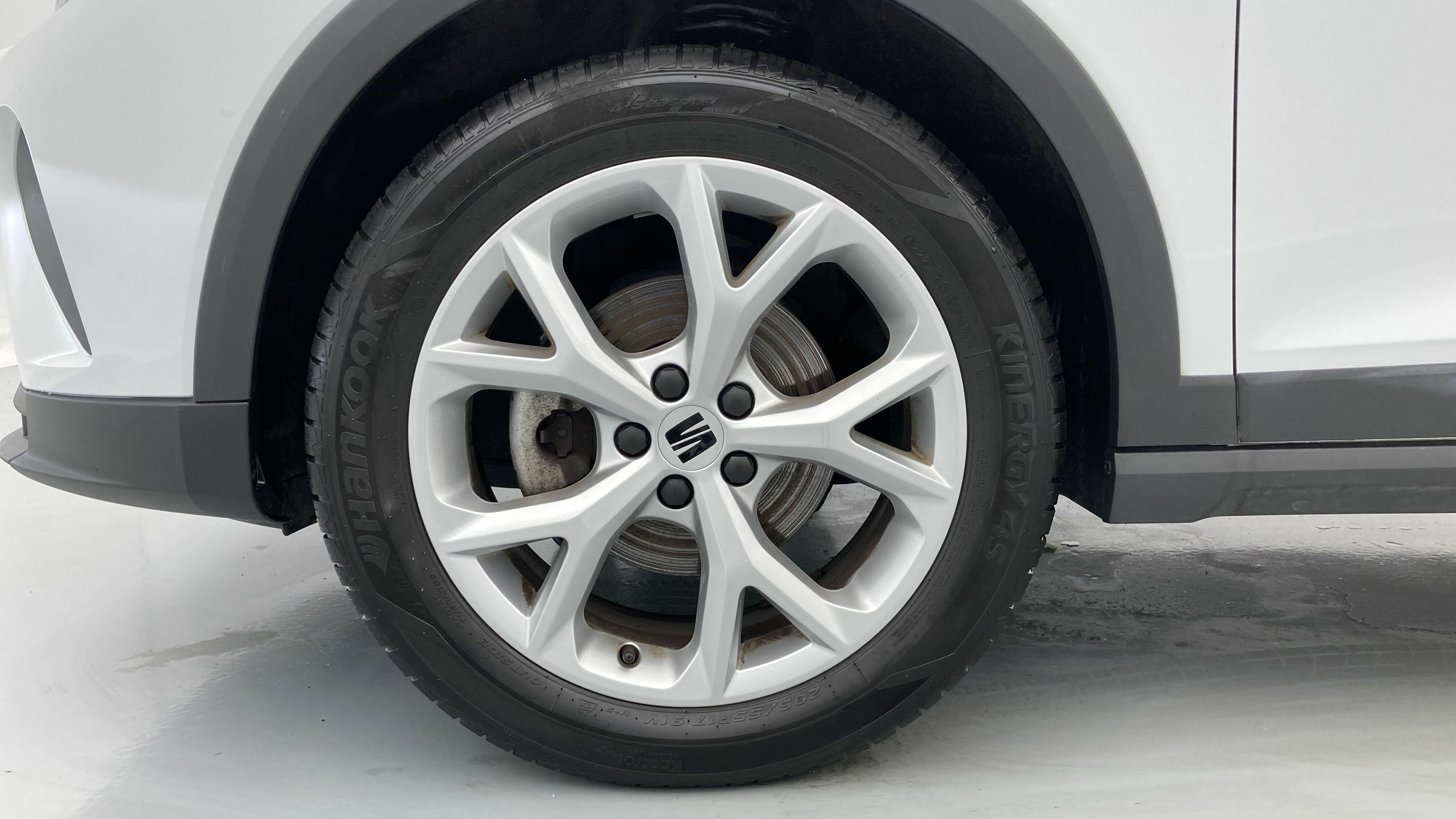 seat arona fr 1.0 TSI 110 2023 nevada weiß metallic / magnetic grau metallic 24