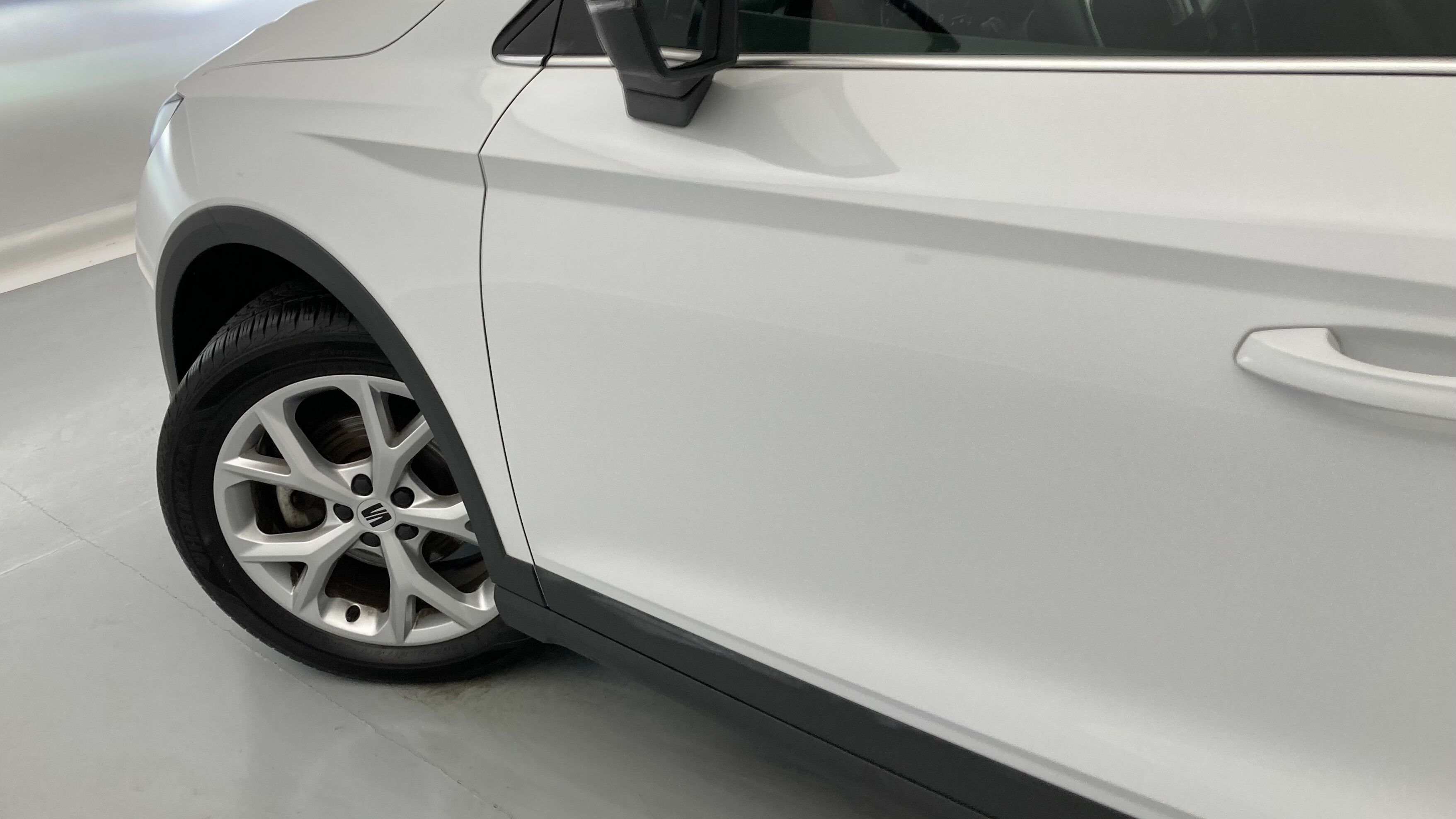 seat arona fr 1.0 TSI 110 2023 nevada weiß metallic / magnetic grau metallic 16