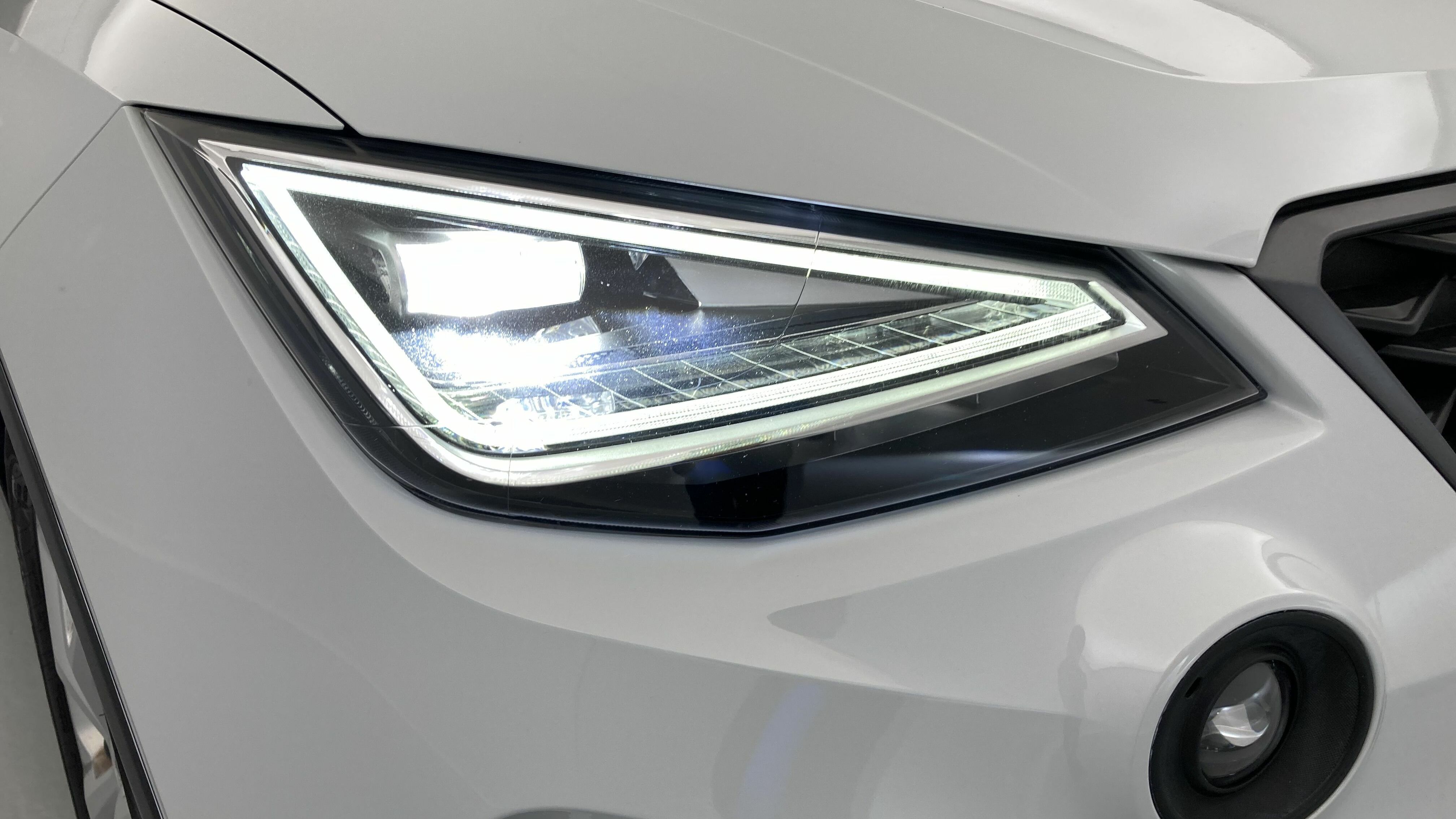 seat arona fr 1.0 TSI 110 2023 nevada weiß metallic / magnetic grau metallic 20