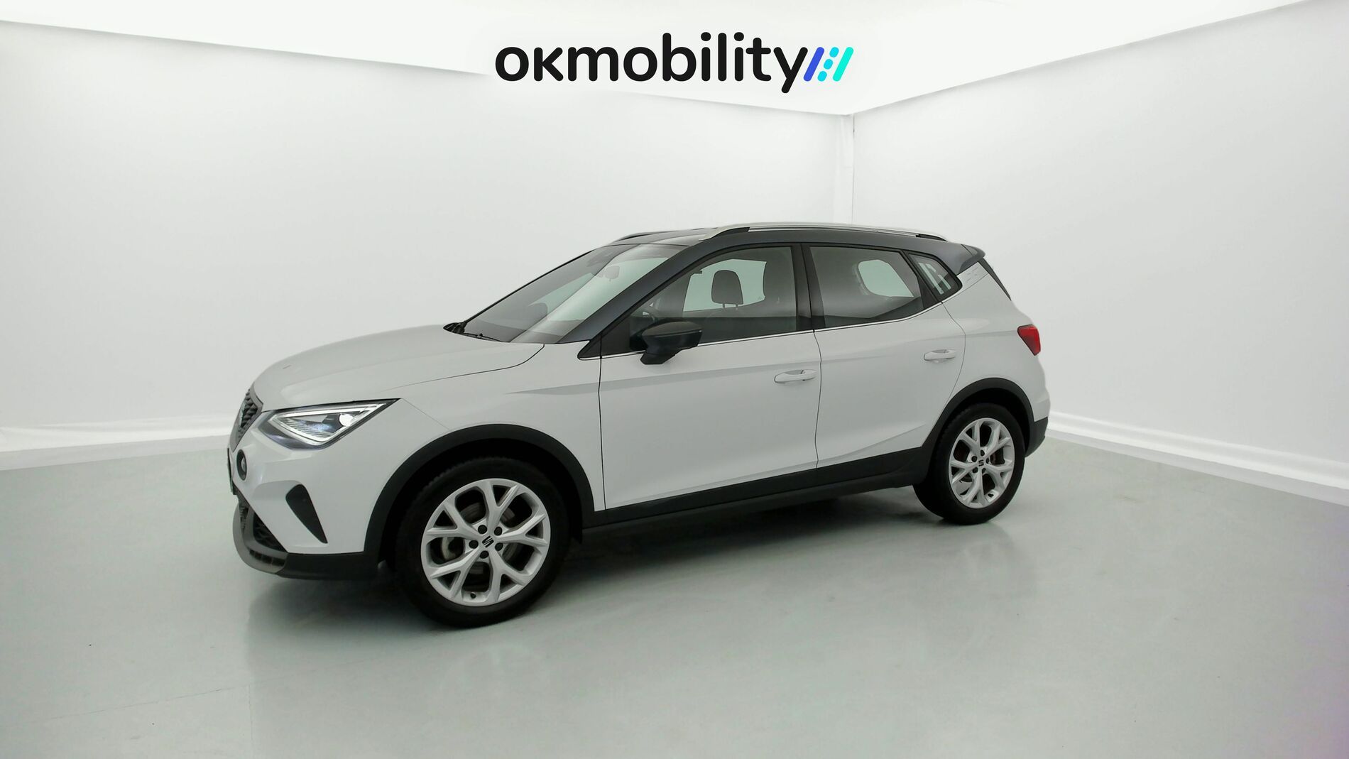 seat arona fr 1.0 TSI 110 2023 nevada weiß metallic / magnetic grau metallic 13