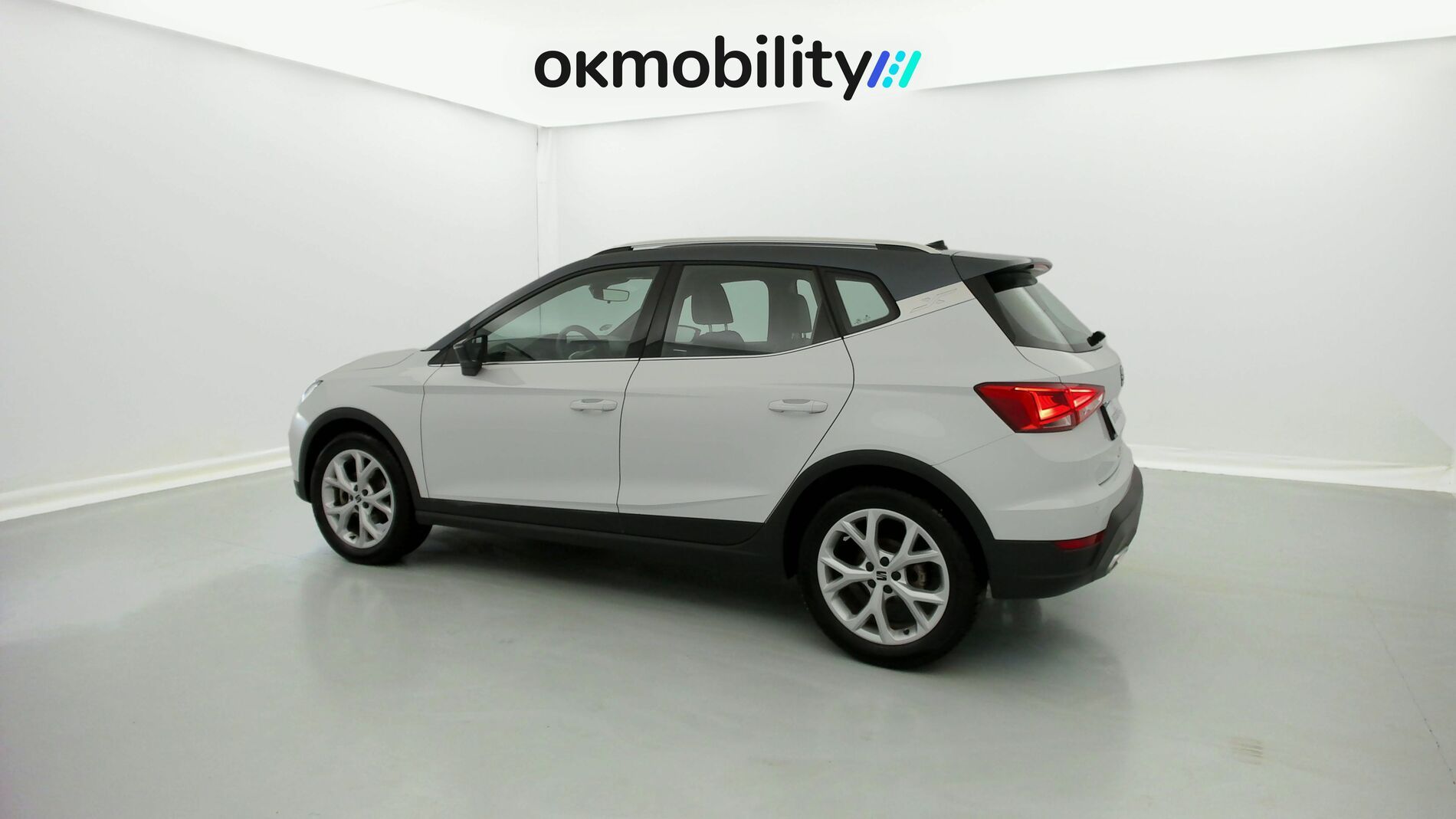 seat arona fr 1.0 TSI 110 2023 nevada weiß metallic / magnetic grau metallic 8