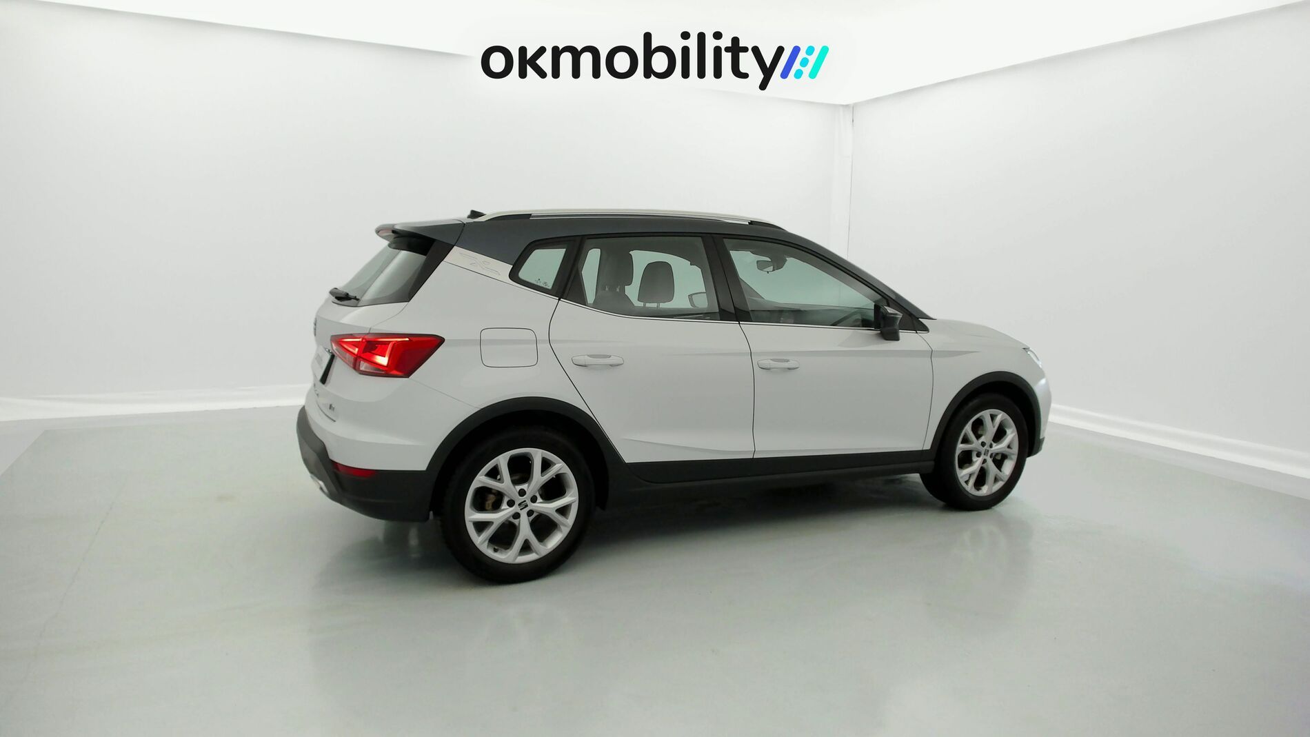 seat arona fr 1.0 TSI 110 2023 nevada weiß metallic / magnetic grau metallic 5