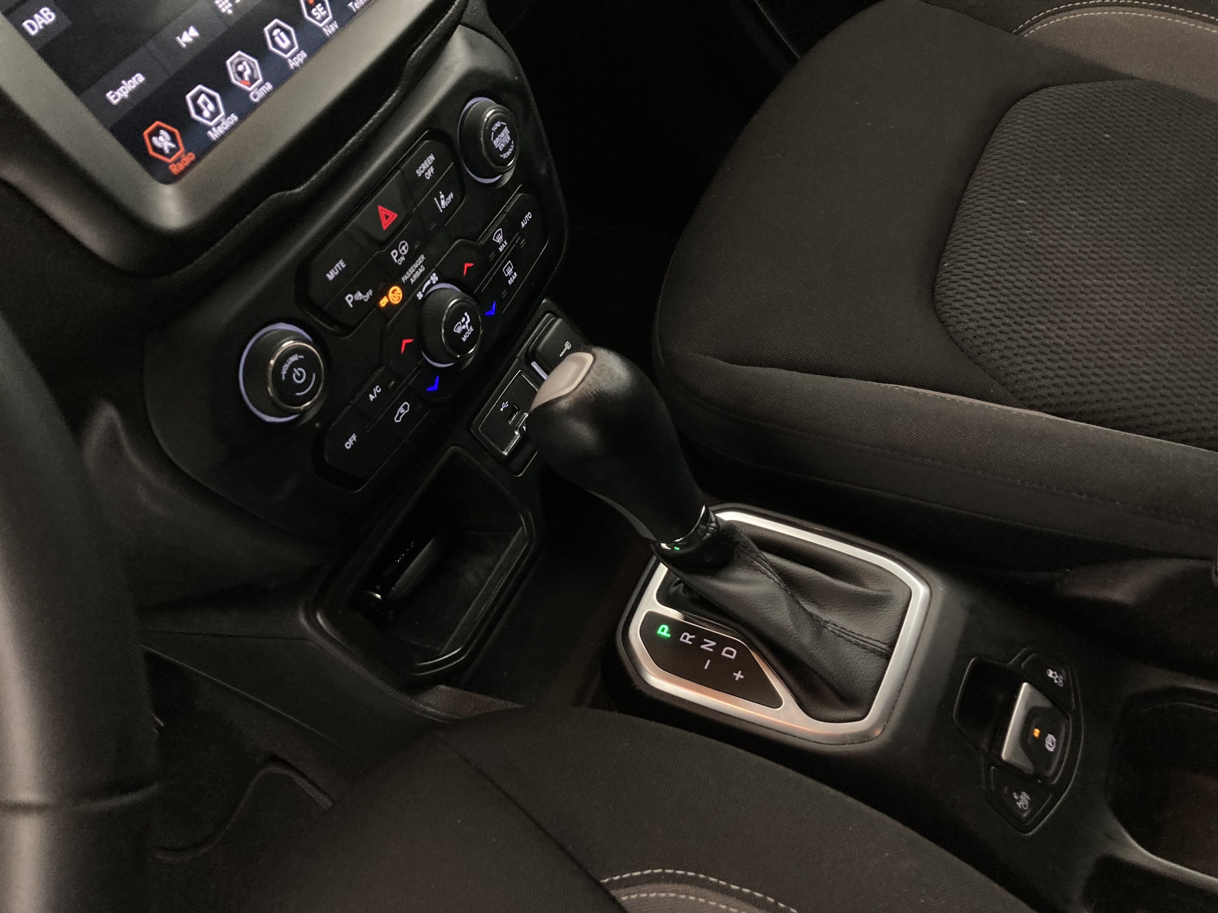 jeep renegade limited 1.5 TURBO 130 DCT 2023 blanco alpine 30