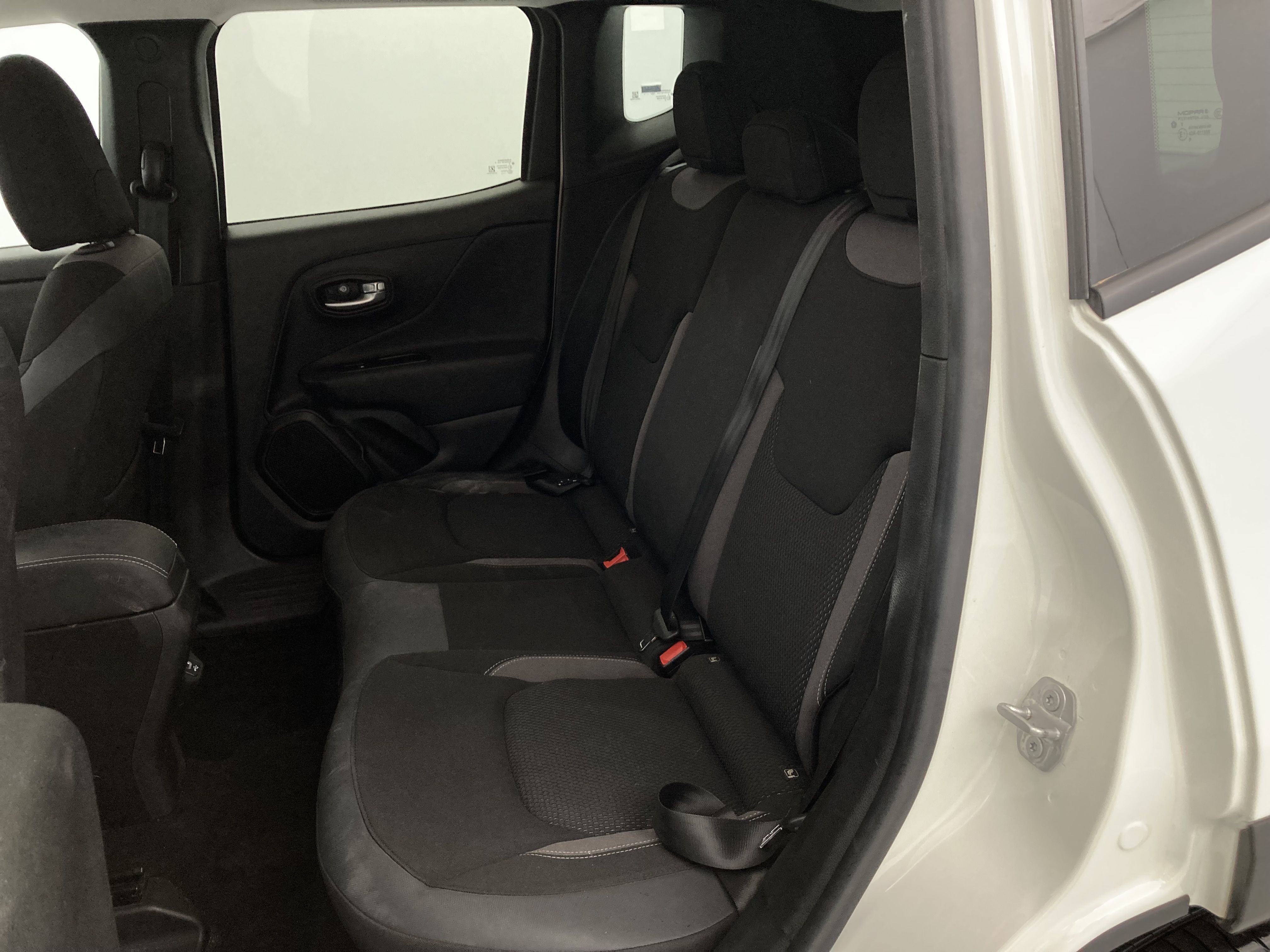 jeep renegade limited 1.5 TURBO 130 DCT 2023 blanco alpine 28