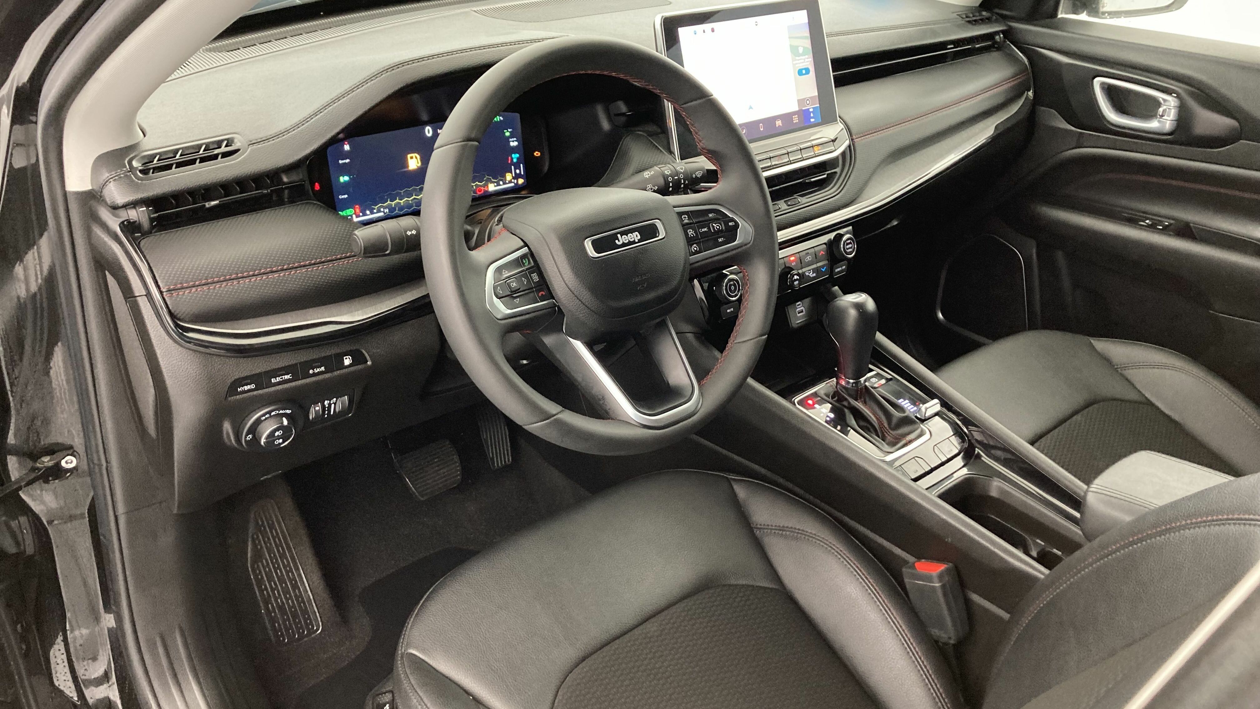 jeep compass trailhawk 1.3 PHEV 240 AWD 2022 negro sólido 24