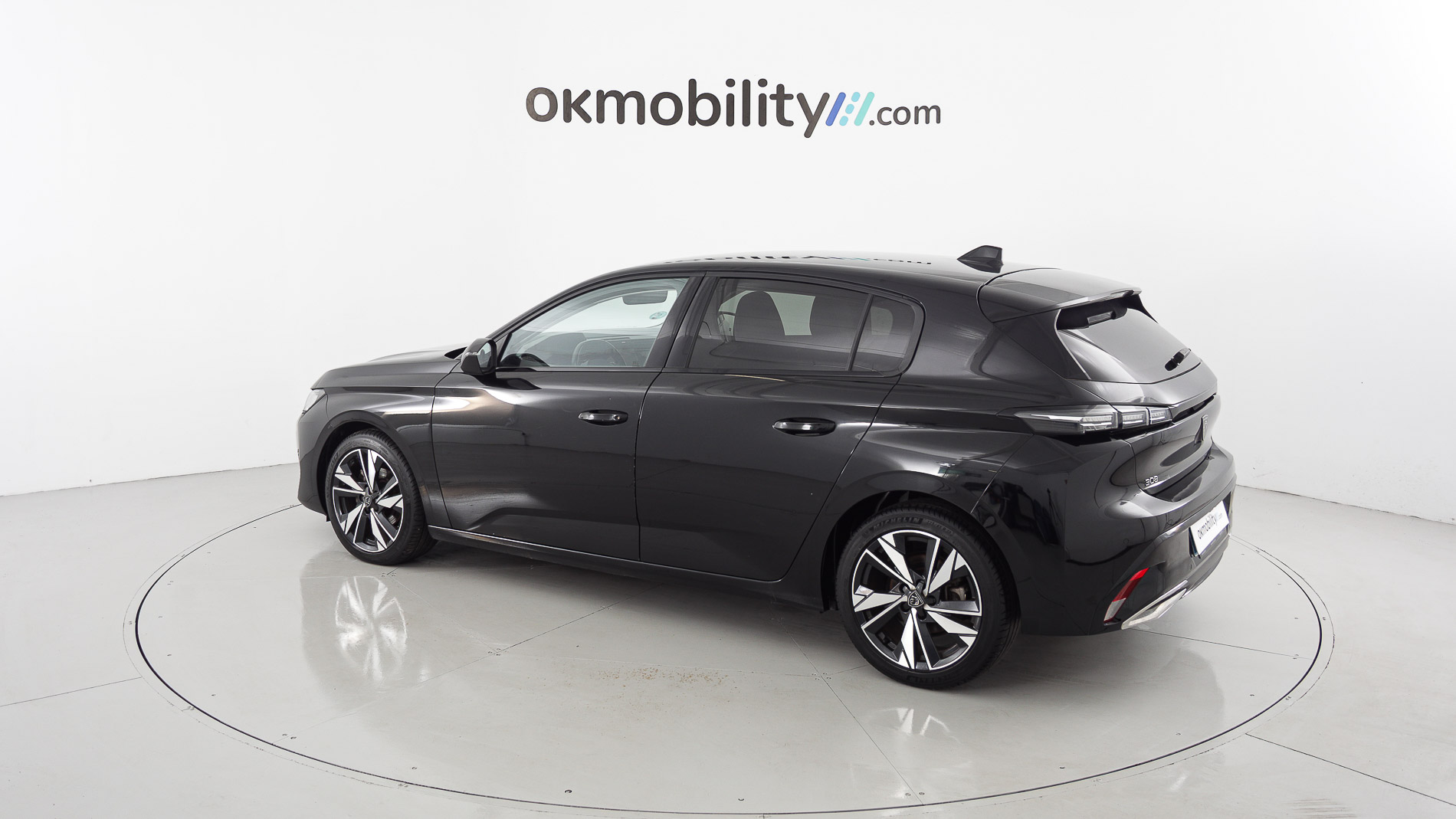 peugeot 308 allure 1.2 PURETECH 130 EAT 2023 negro perla nera 4