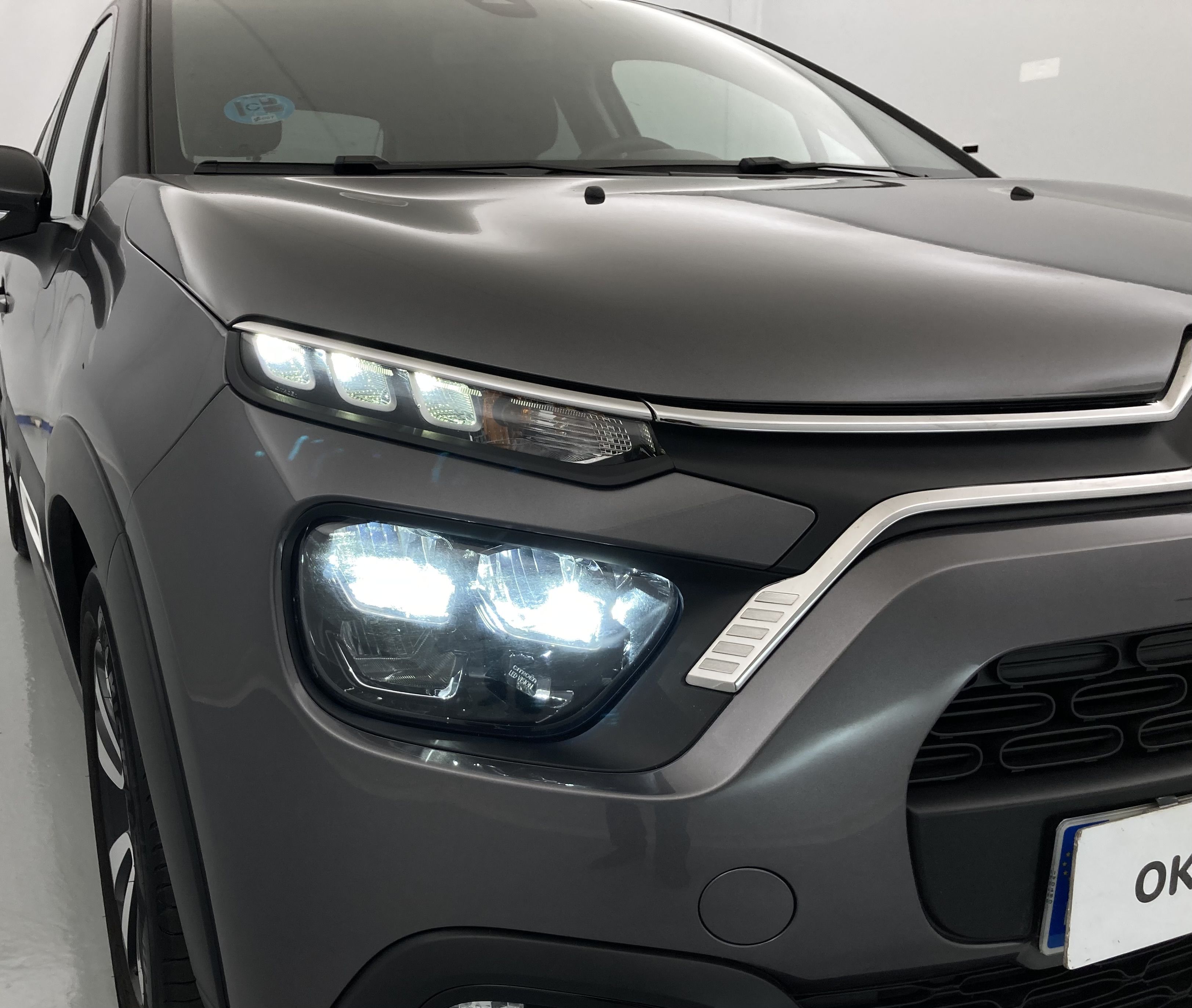 citroen c3 origin max 1.2 PURETECH 83 2024 gris platino / negro 19