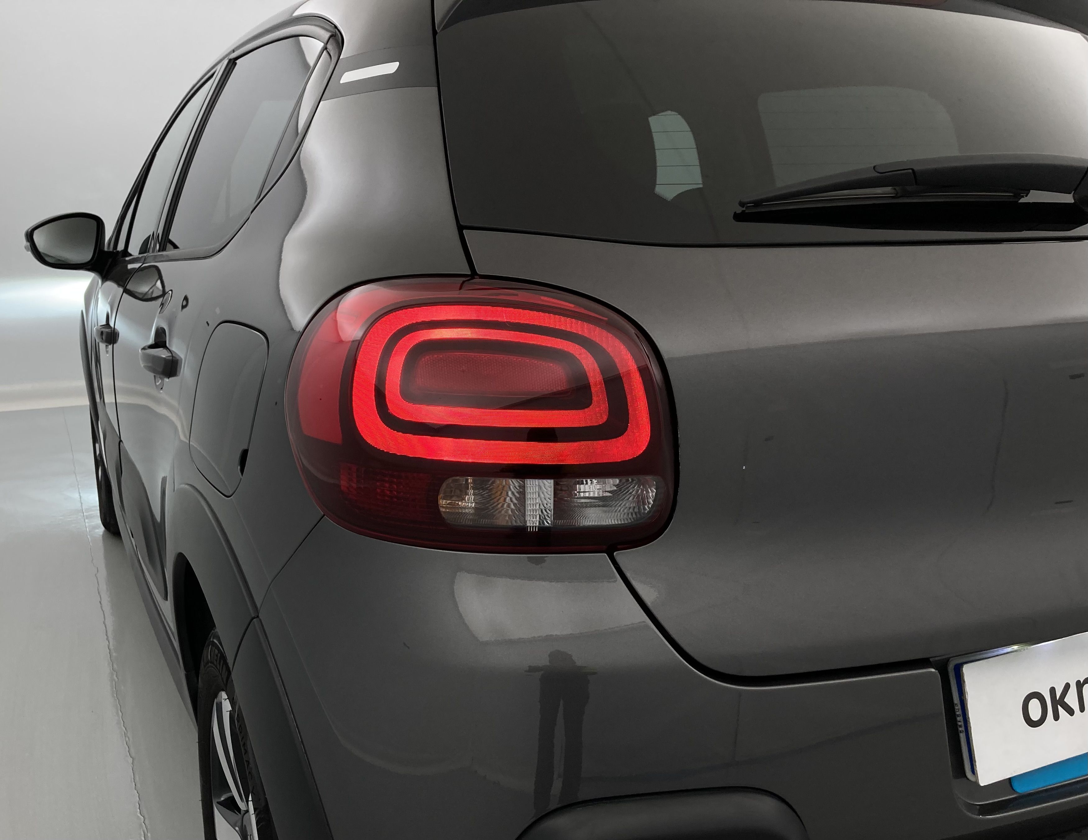 citroen c3 origin max 1.2 PURETECH 83 2024 gris platino / negro 15