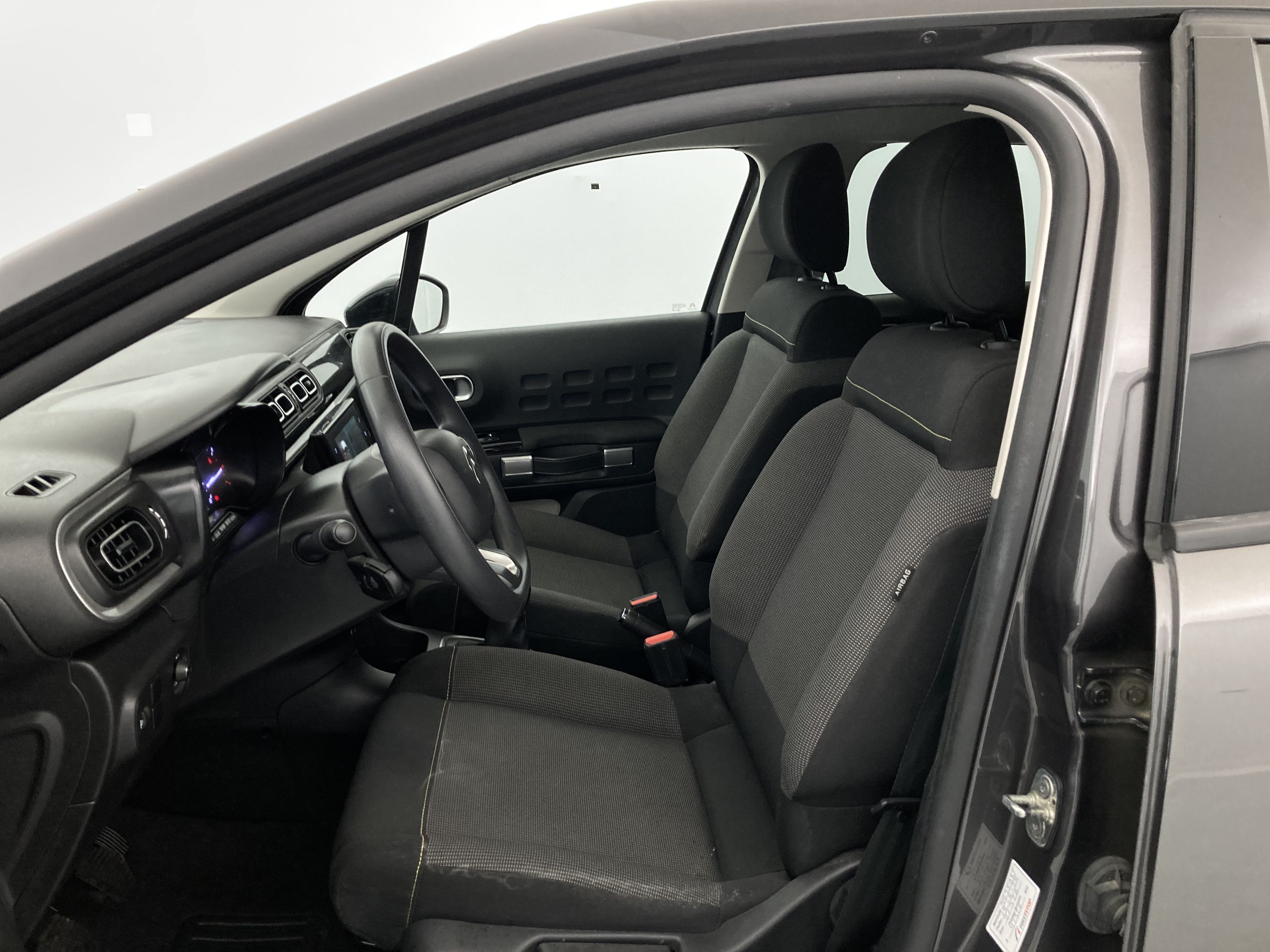 citroen c3 origin max 1.2 PURETECH 83 2024 gris platino / negro 31