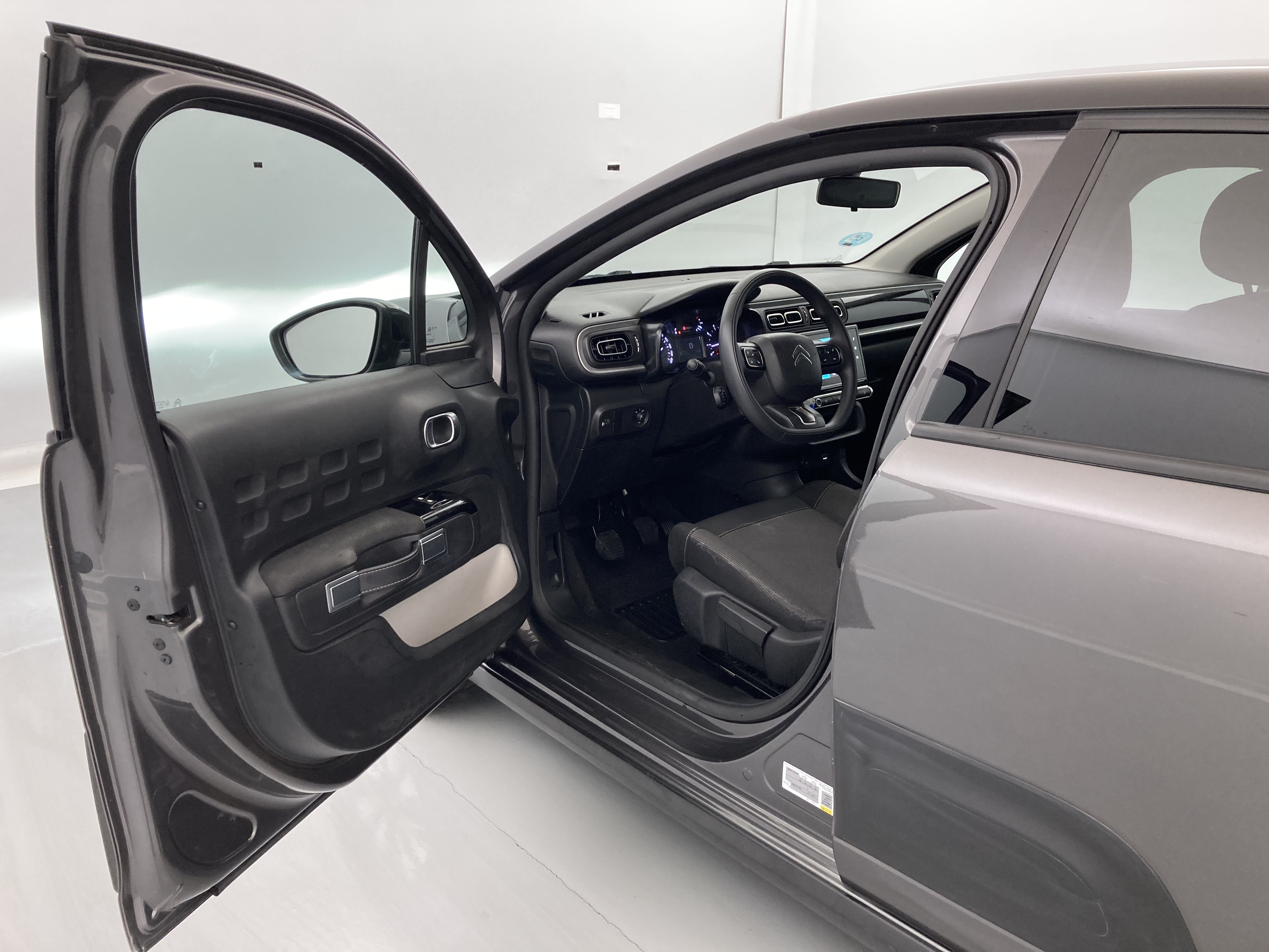 citroen c3 origin max 1.2 PURETECH 83 2024 gris platino / negro 27