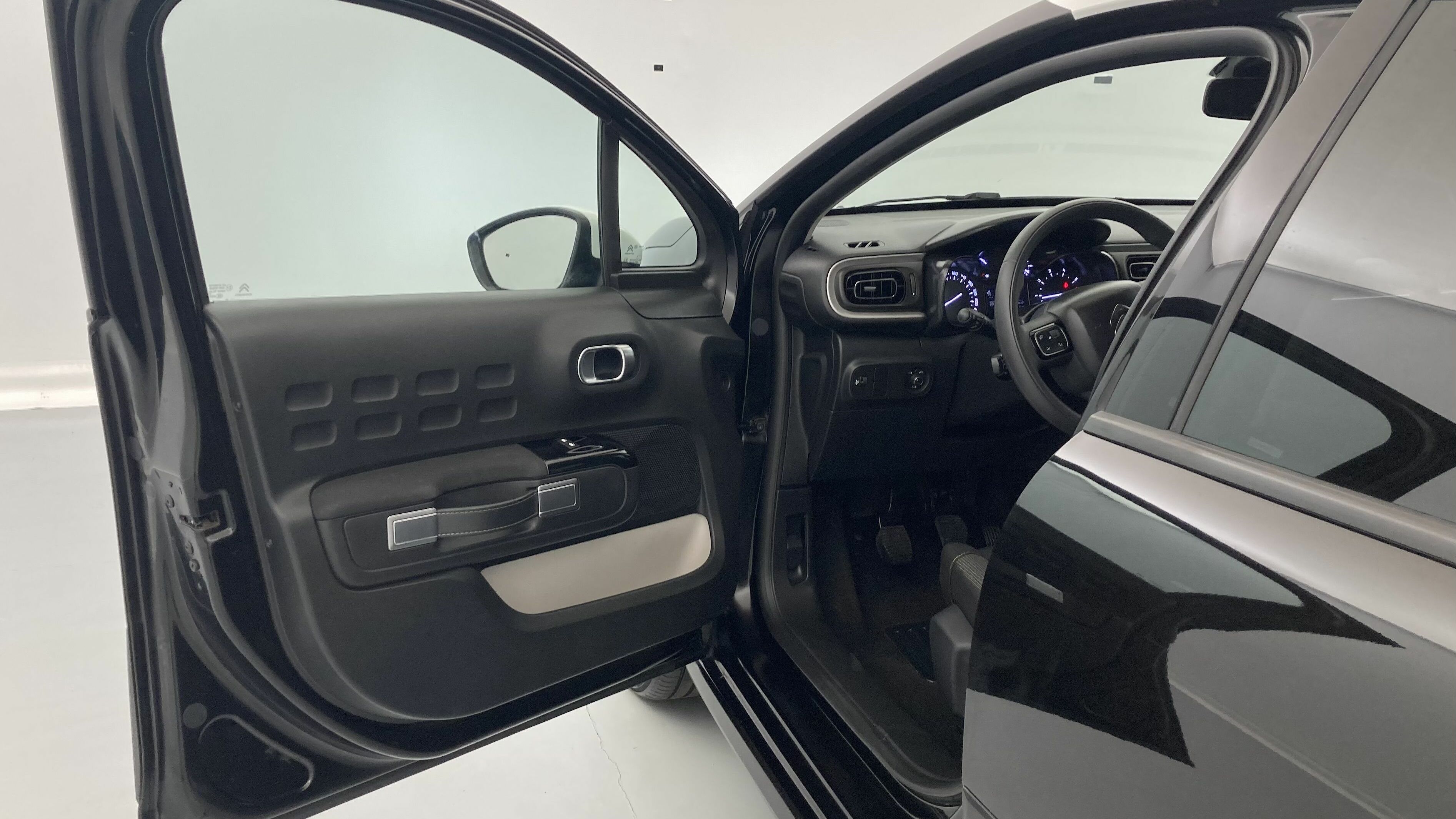 citroen c3 origin max 1.2 PURETECH 83 2024 negro perla nera / blanco 22