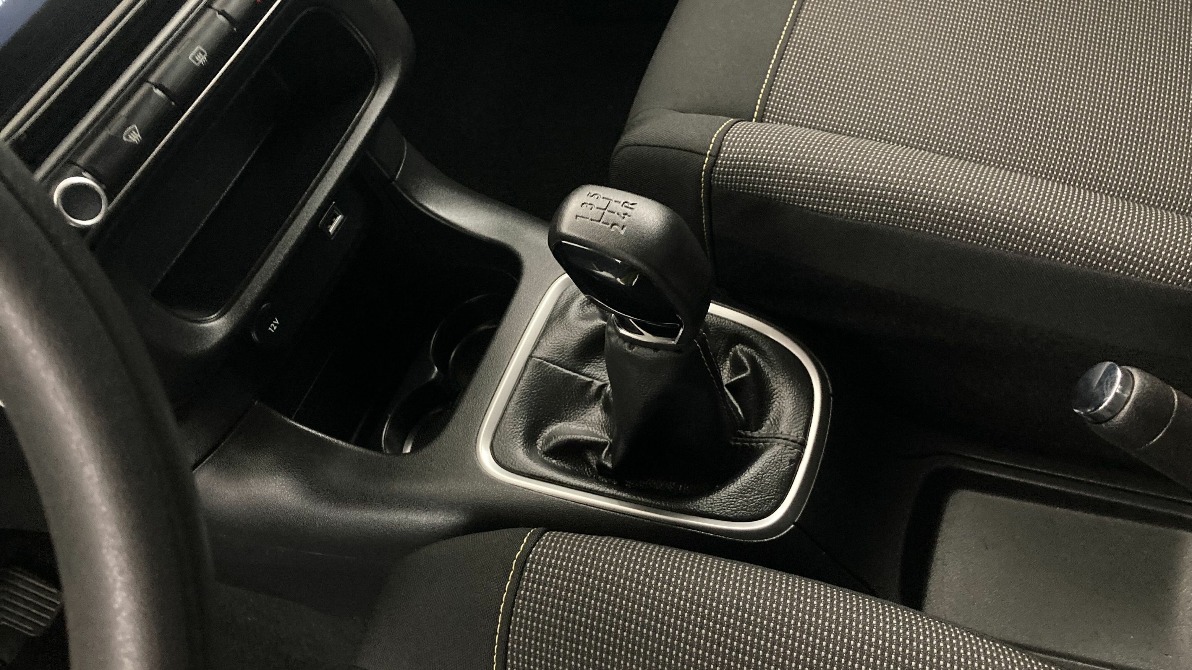 citroen c3 origin max 1.2 PURETECH 83 2024 negro perla nera / blanco 31