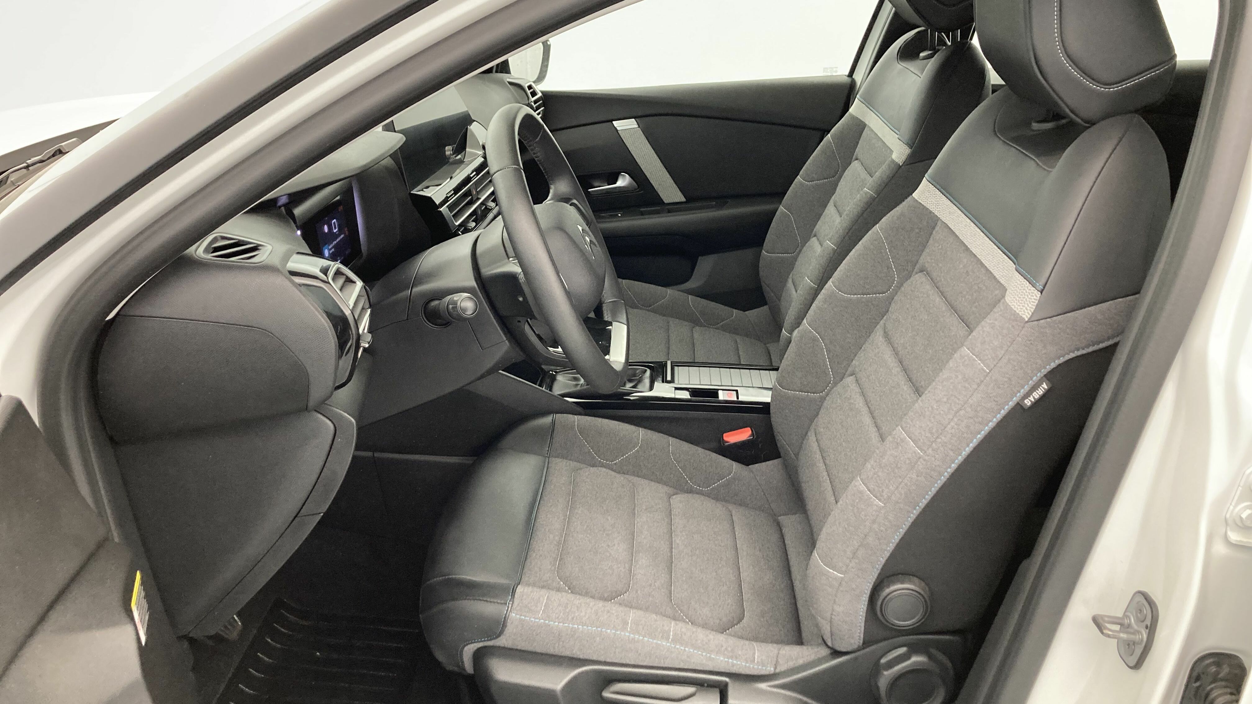 citroen c4 feel pack 1.2 PURETECH 130 2023 blanco nacarado 26