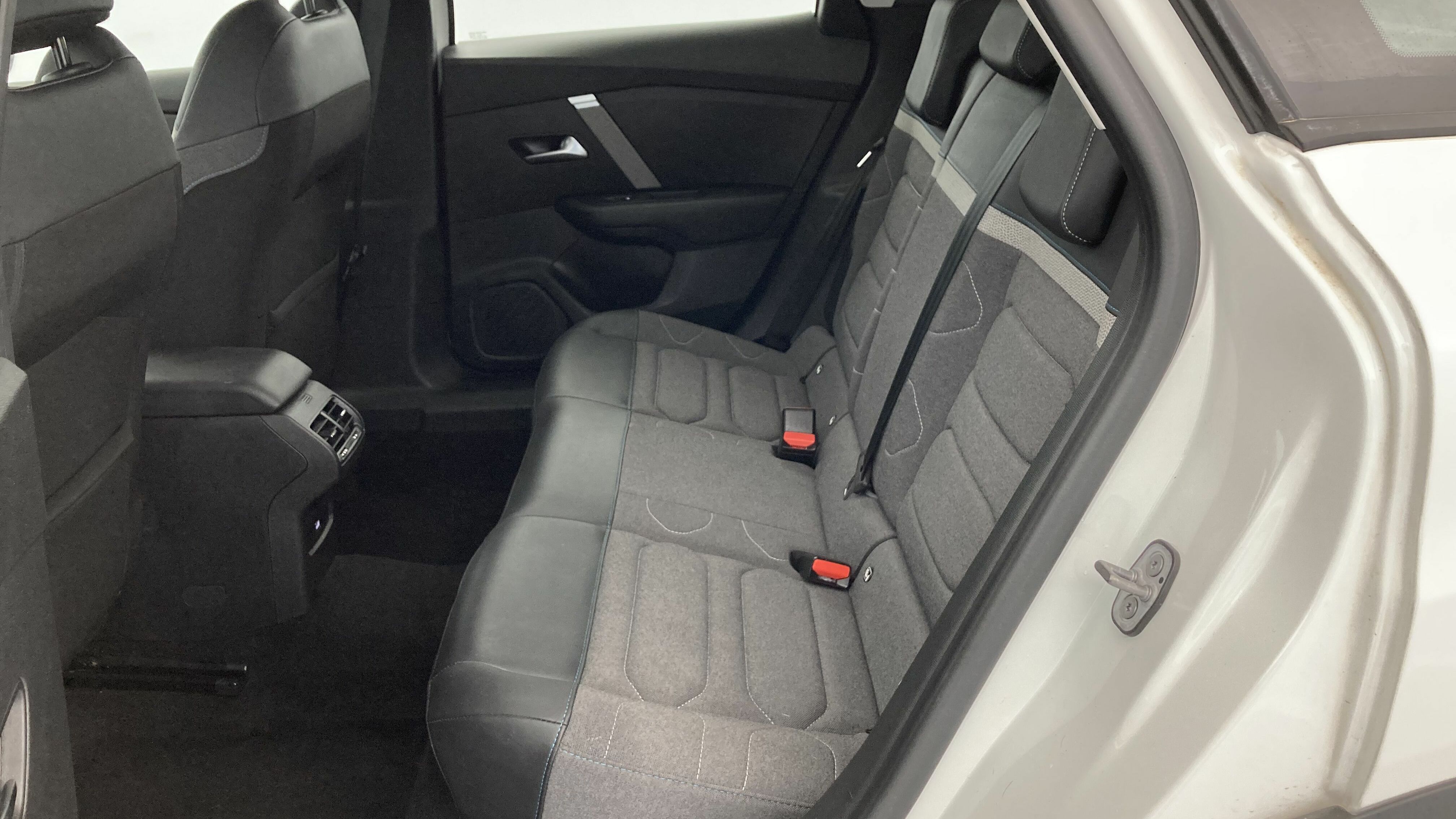 citroen c4 feel pack 1.2 PURETECH 130 2023 blanco nacarado 20