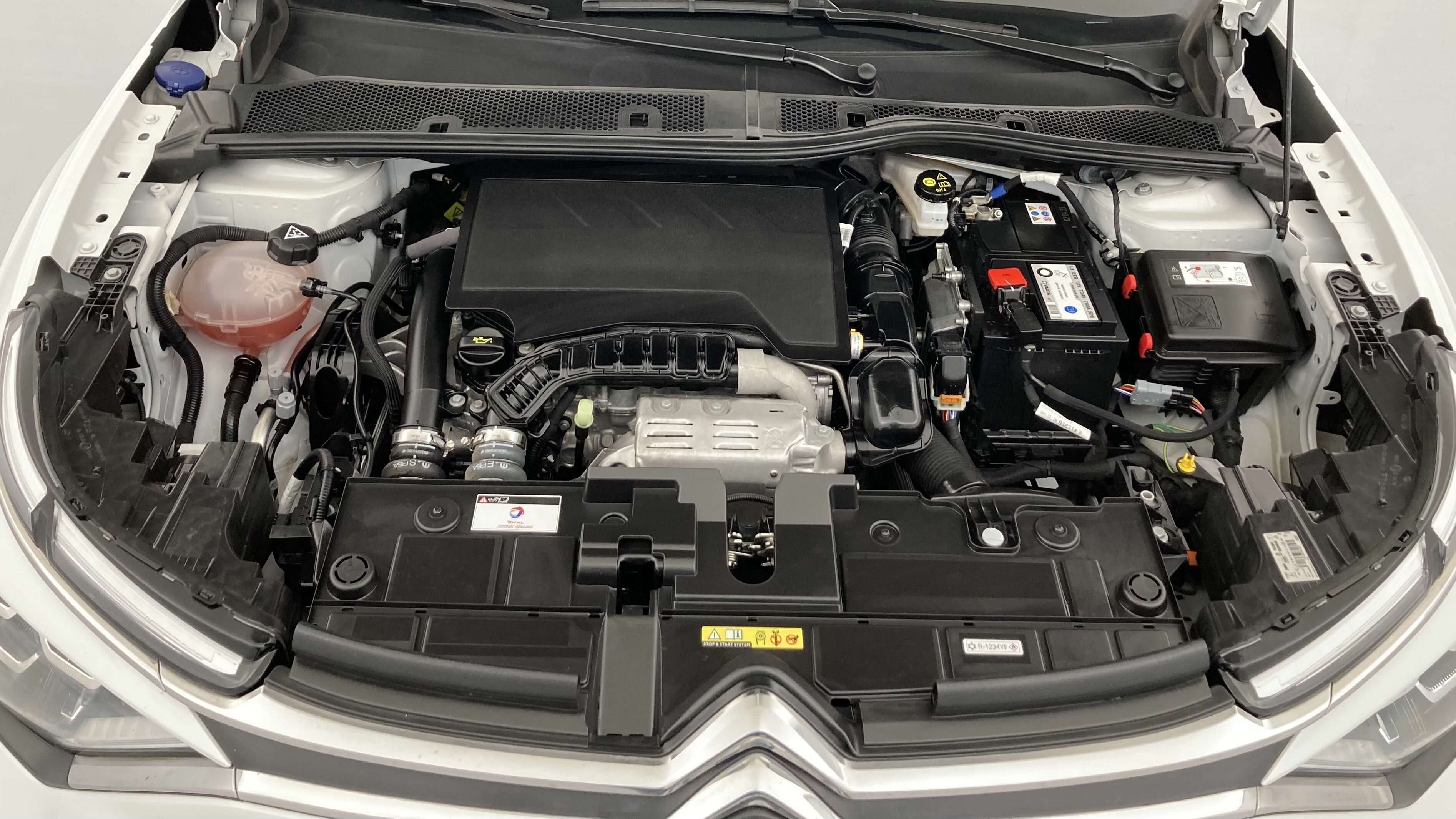 citroen c4 feel pack 1.2 PURETECH 130 2023 blanco nacarado 31