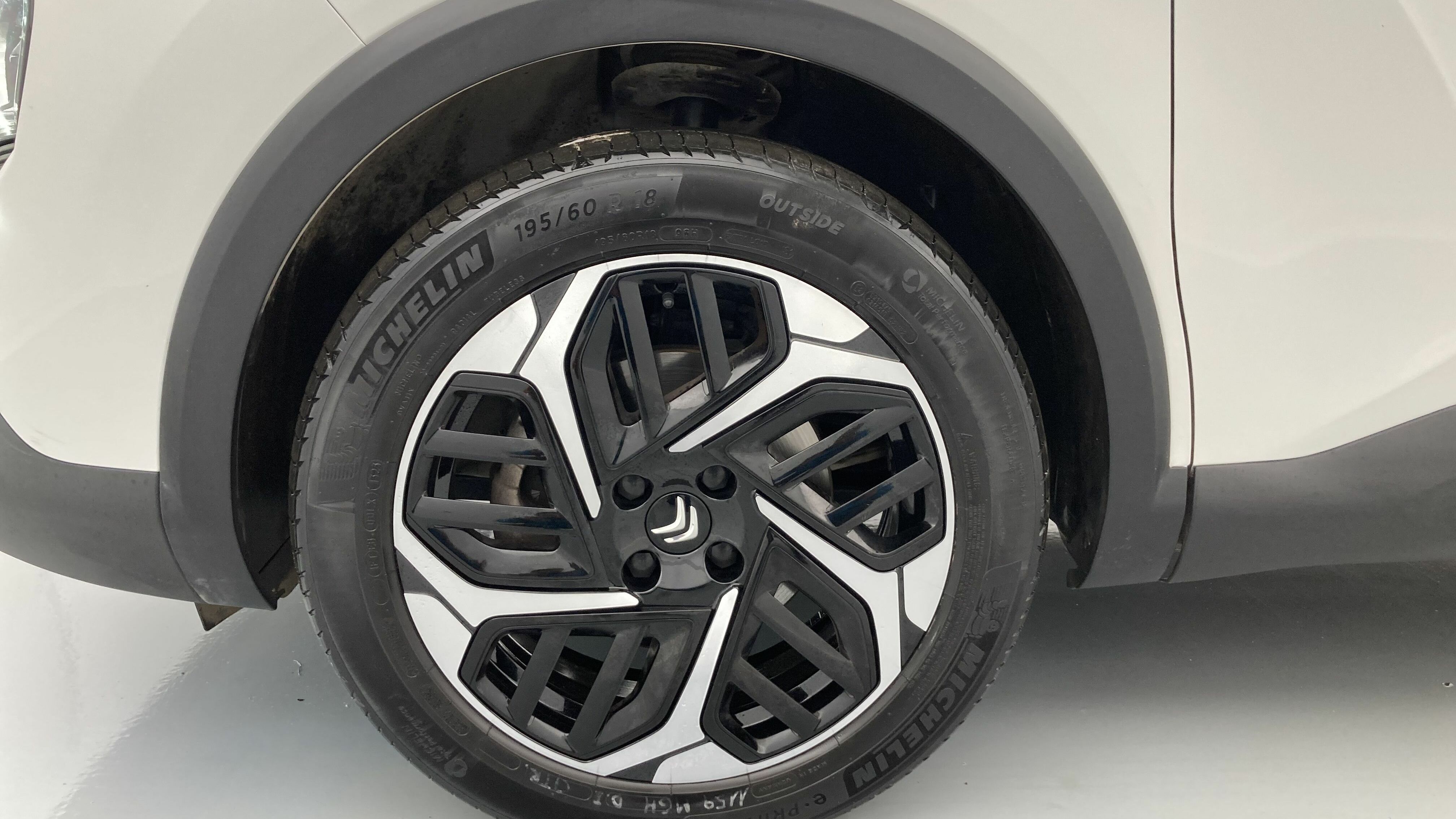 citroen c4 feel pack 1.2 PURETECH 130 2023 blanco nacarado 28