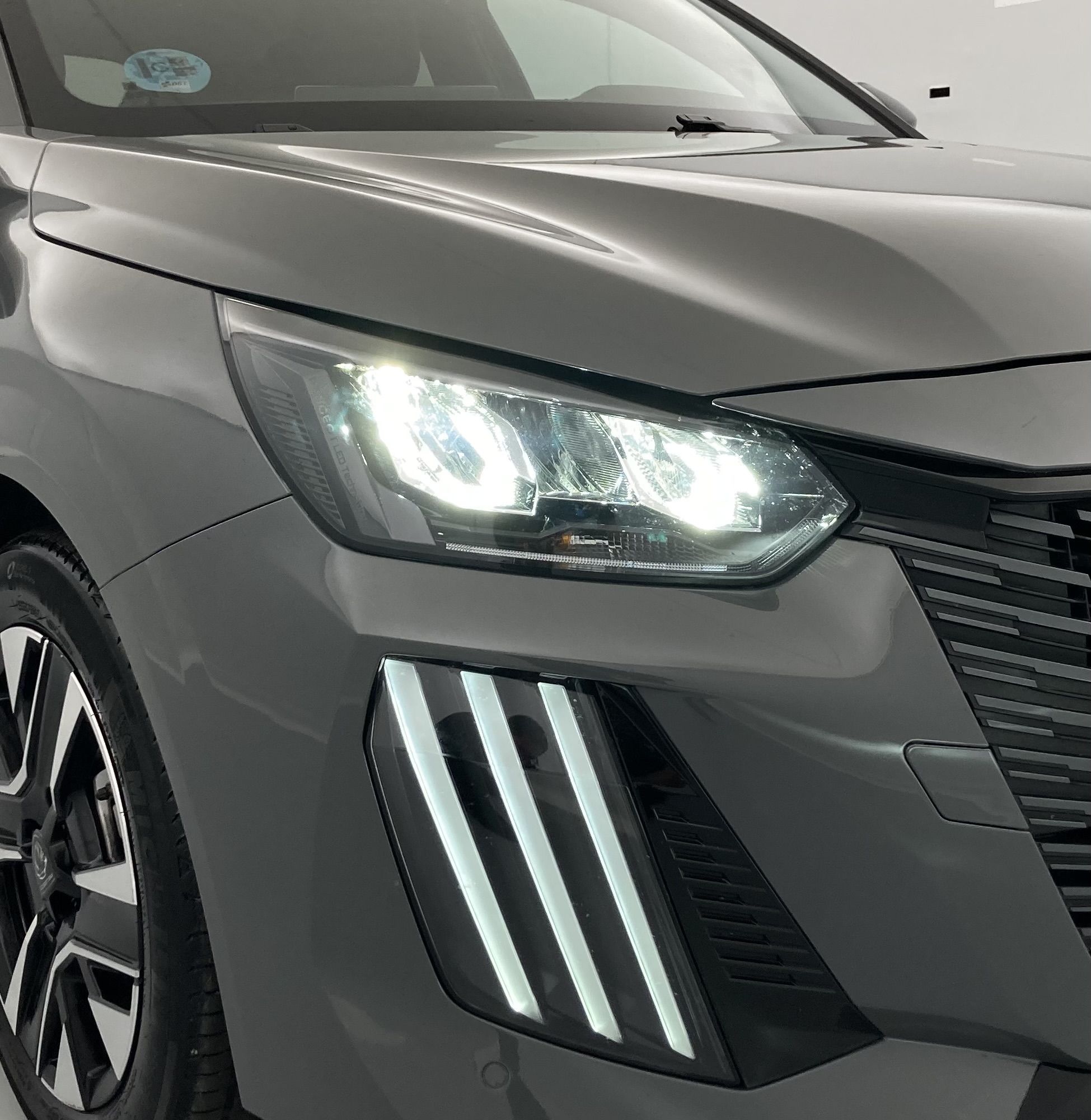 peugeot 208 allure 1.2 PURETECH 100 2024 gris selenium 15