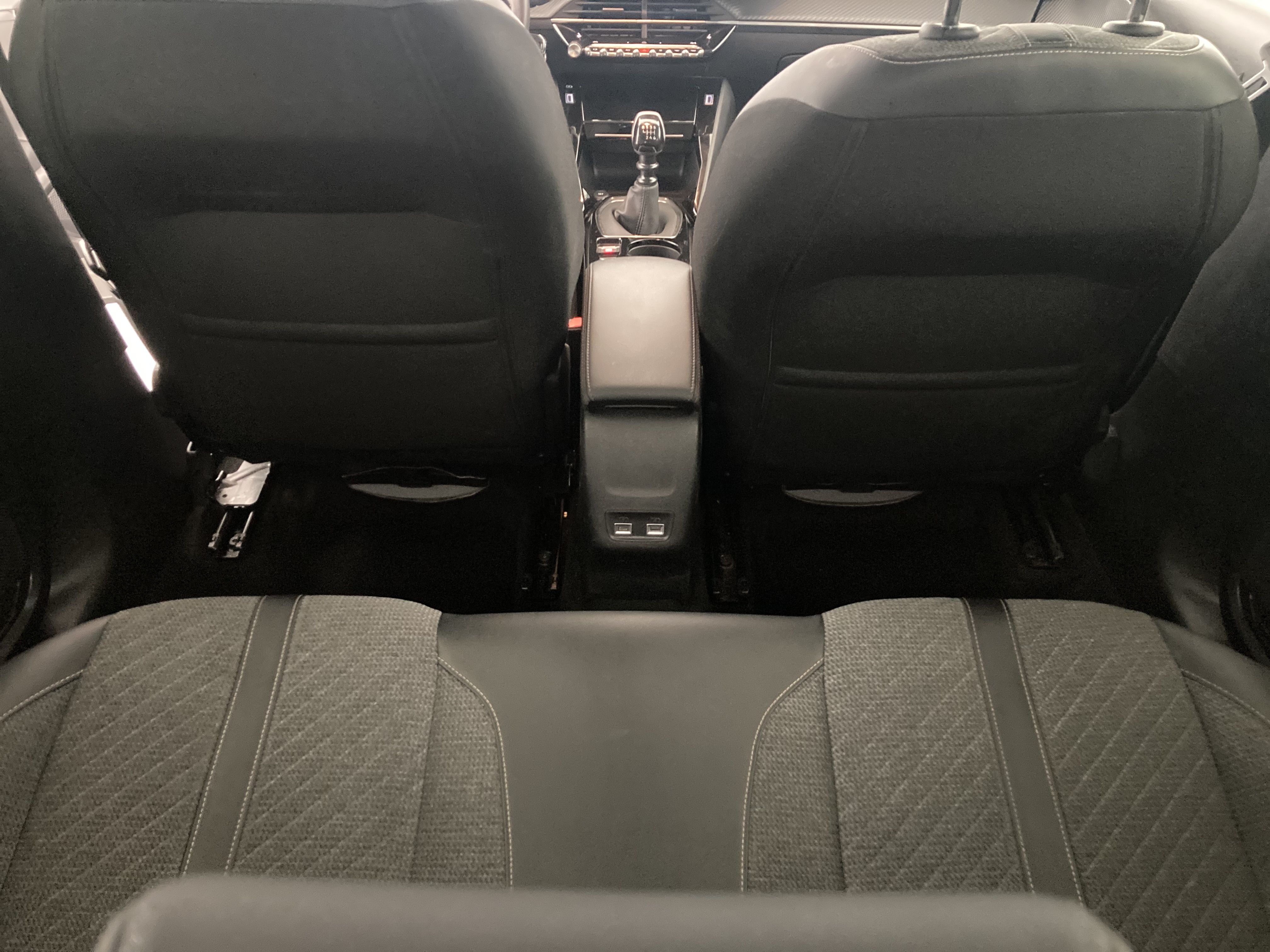 peugeot 208 allure 1.2 PURETECH 100 2024 gris selenium 17