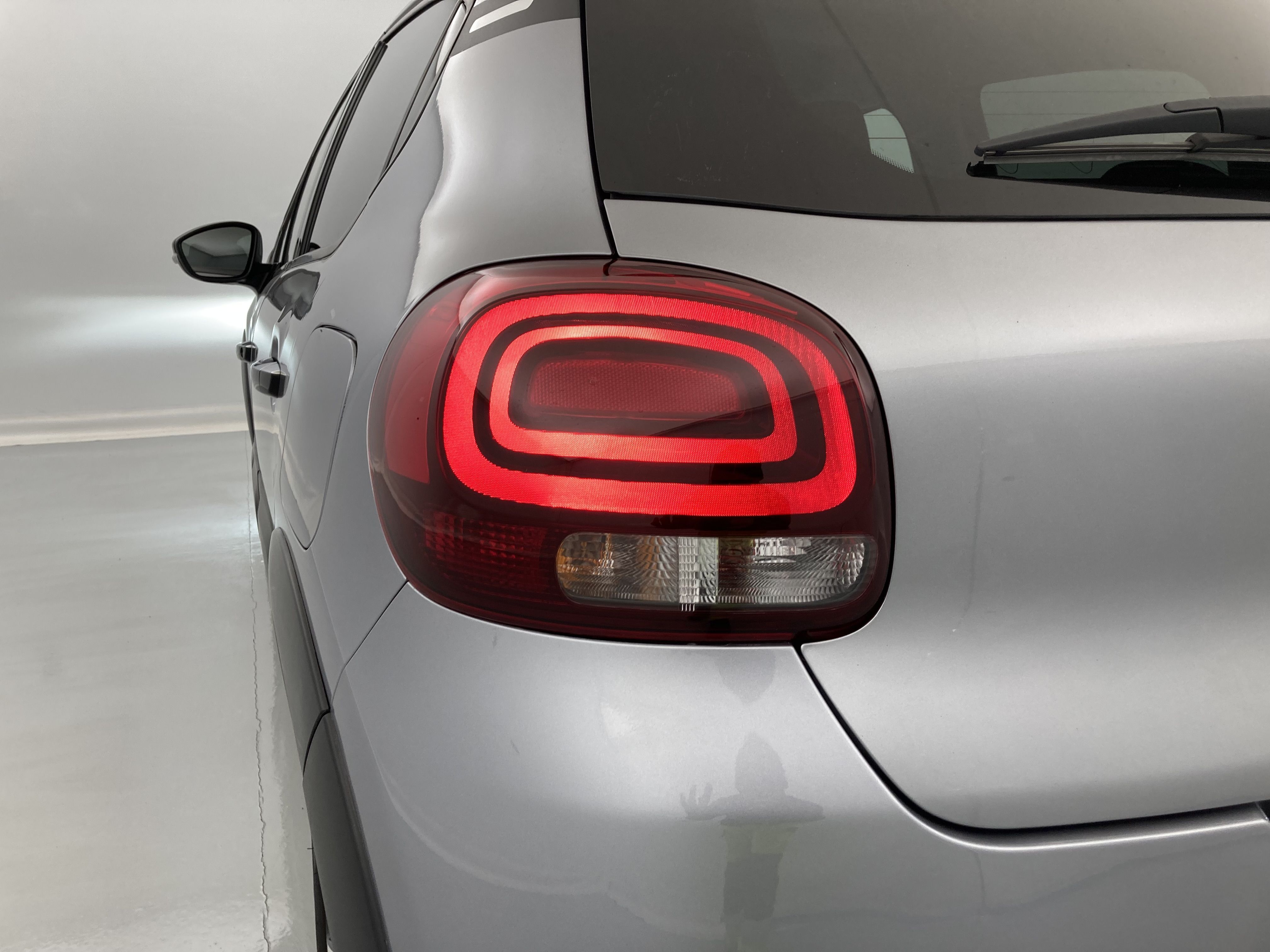 citroen c3 shine 1.2 PURETECH 83 2023 gris acero / negro 20