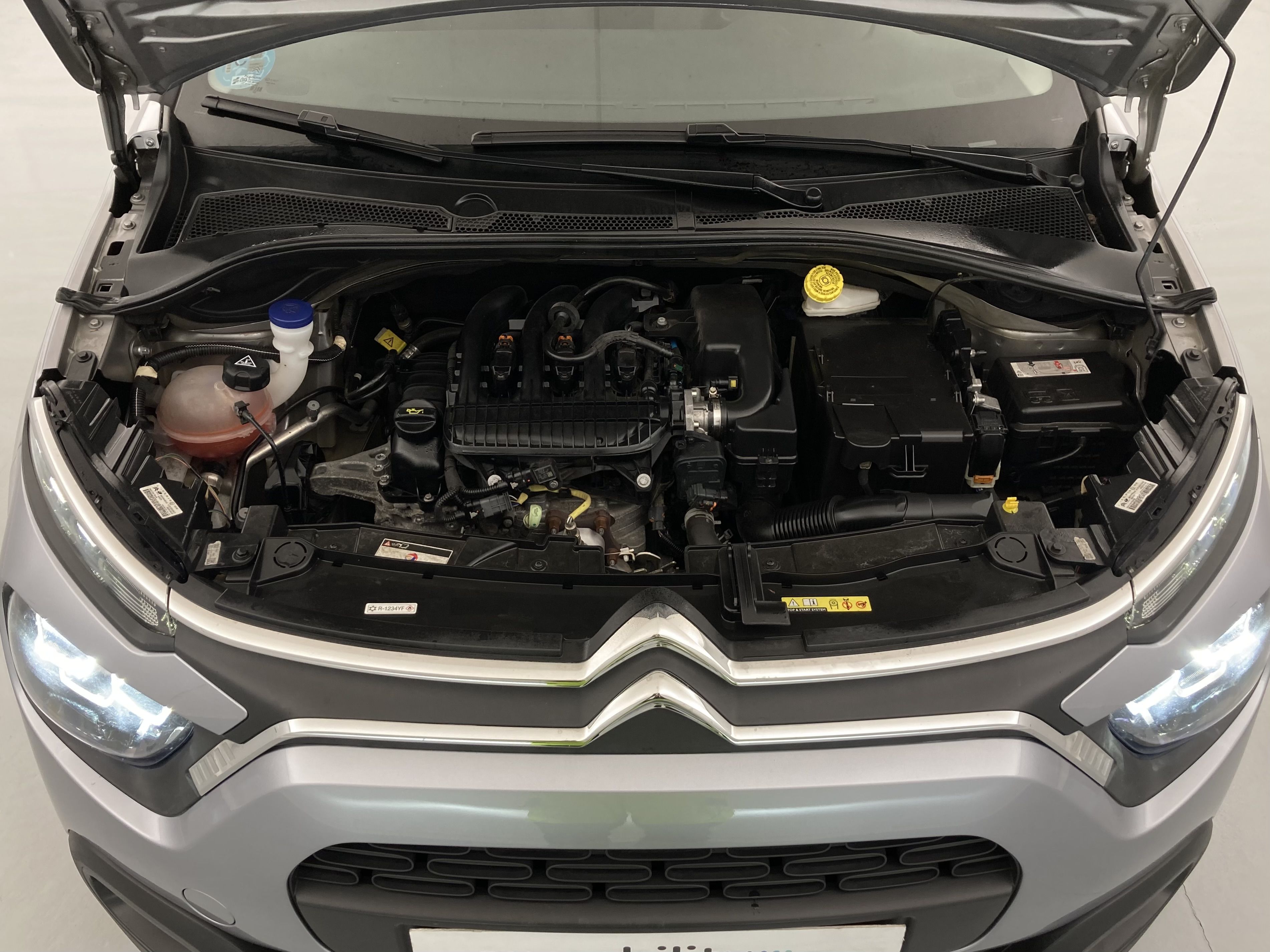 citroen c3 shine 1.2 PURETECH 83 2023 gris acero / negro 27