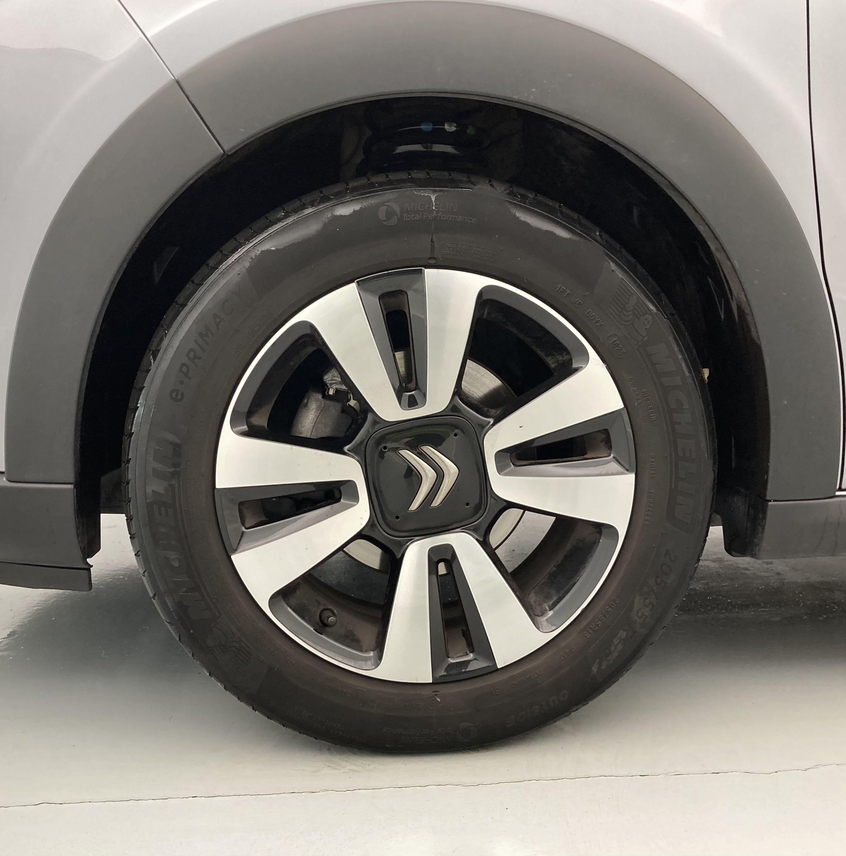 citroen c3 shine 1.2 PURETECH 83 2023 gris acero / negro 16