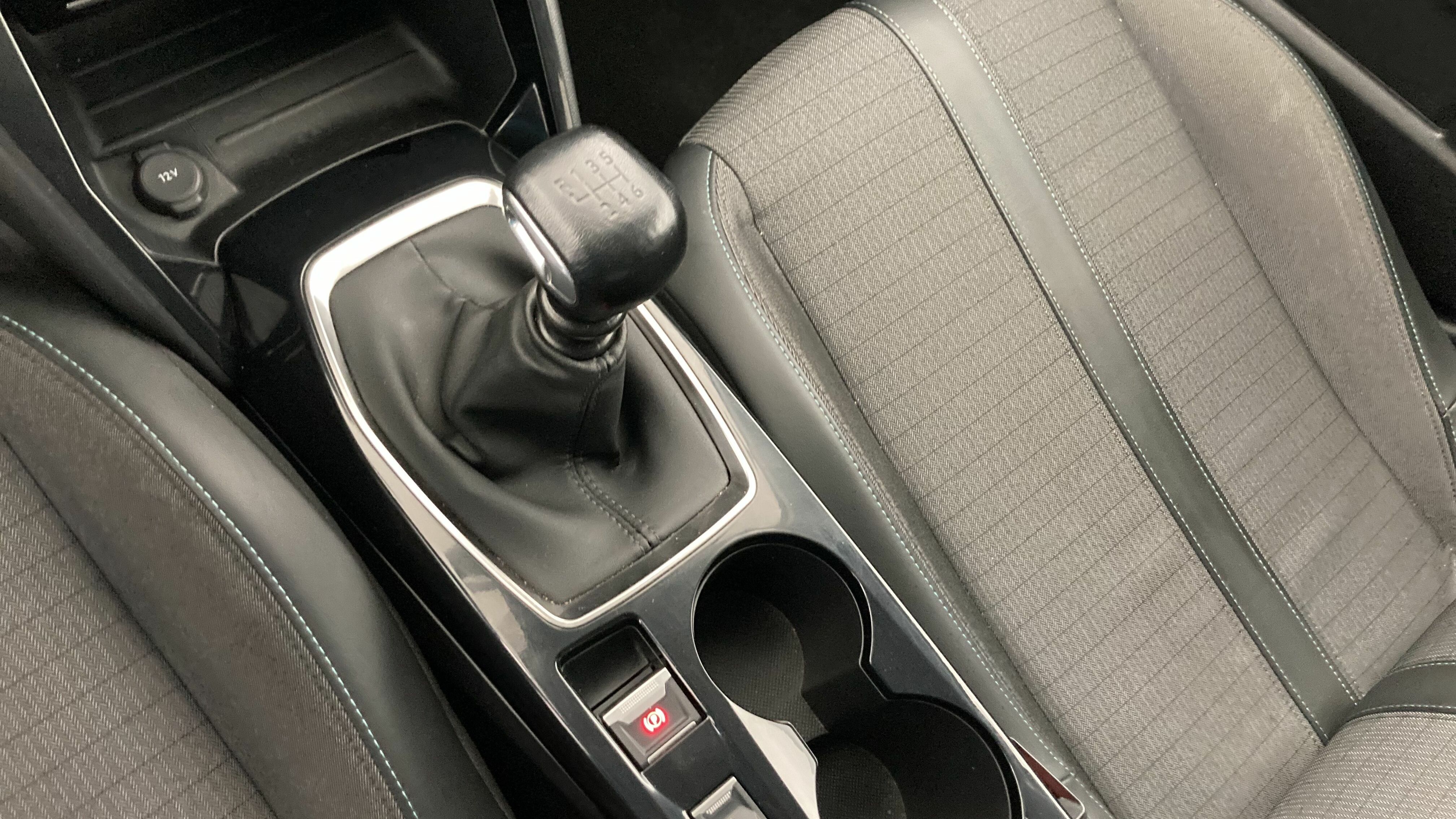 peugeot 208 allure 1.2 PURETECH 100 2024 blanco banquise 23