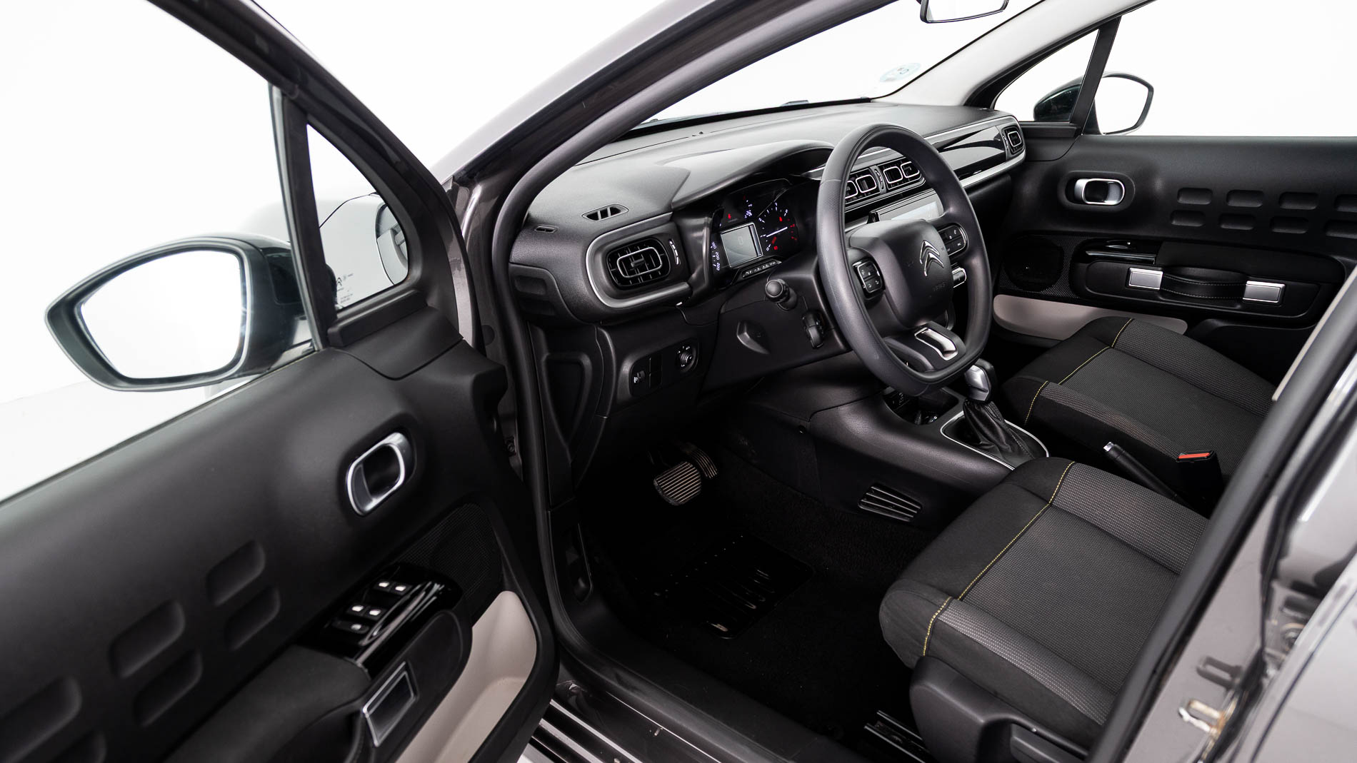 citroen c3 origin max 1.2 PURETECH 83 2024 gris platino / negro 19