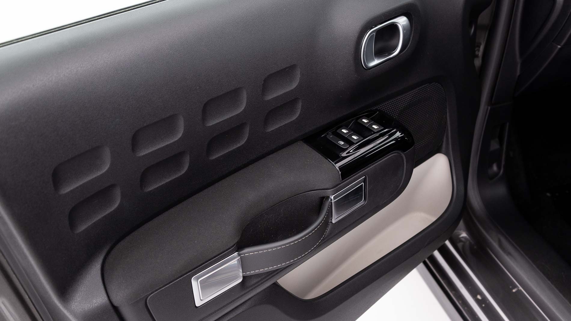 citroen c3 origin max 1.2 PURETECH 83 2024 gris platino / negro 22