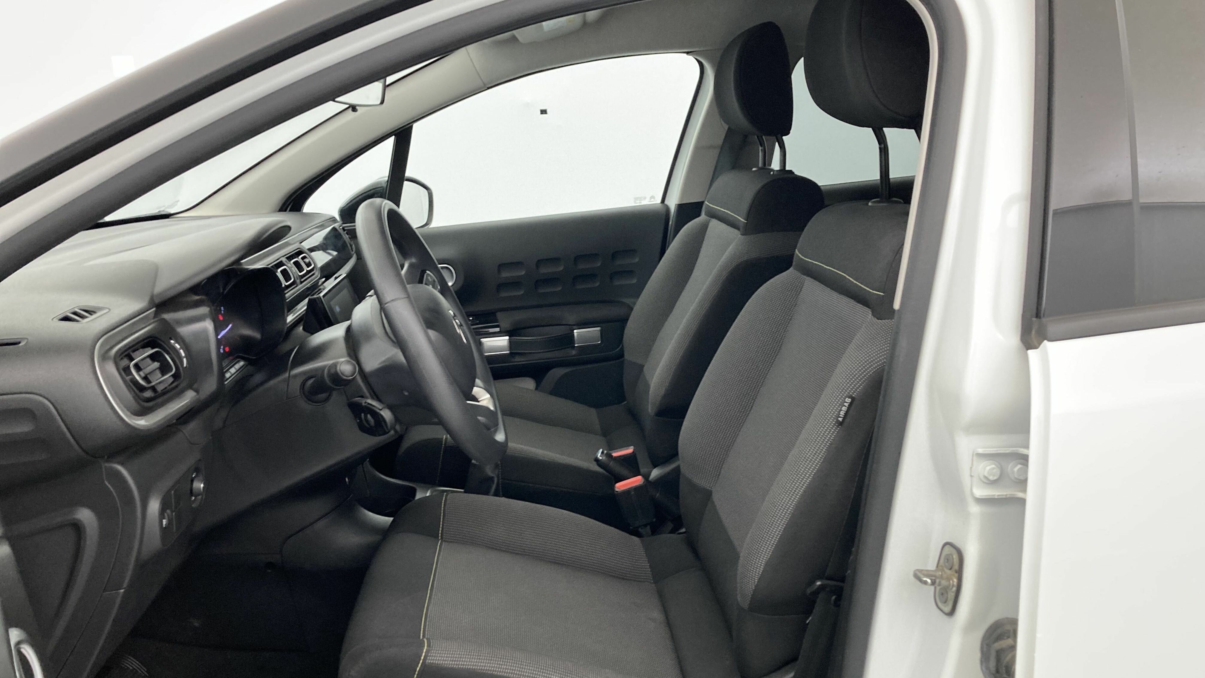 citroen c3 origin max 1.2 PURETECH 83 2024 blanco banquise / negro 22