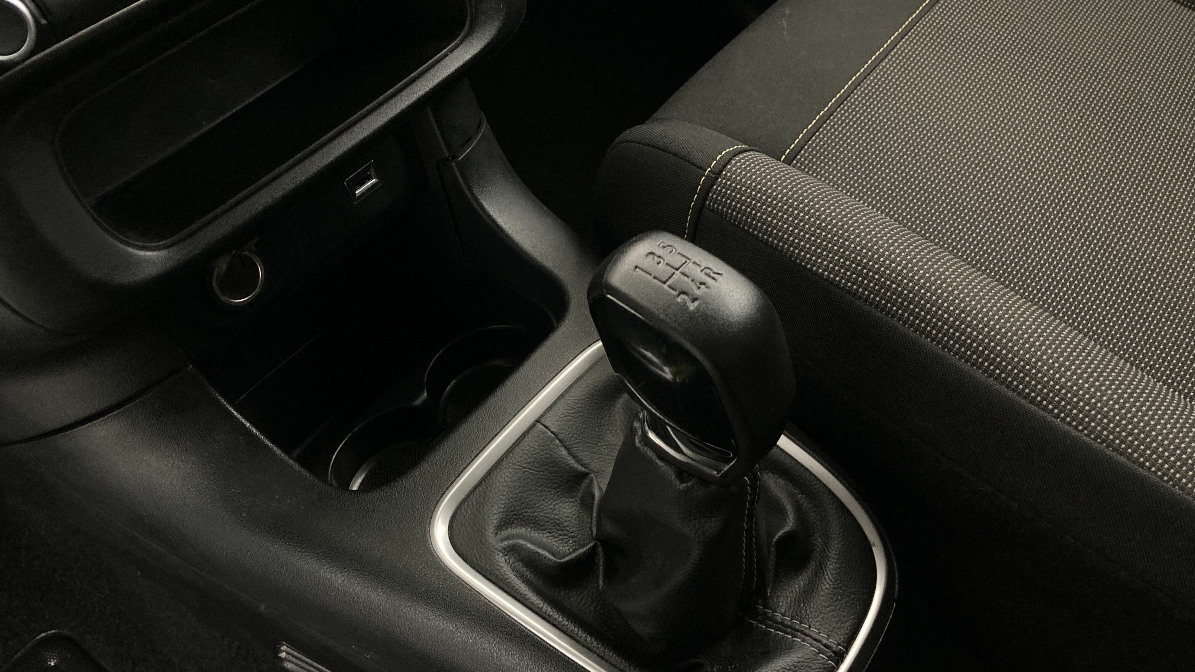 citroen c3 origin max 1.2 PURETECH 83 2024 blanco banquise / negro 28