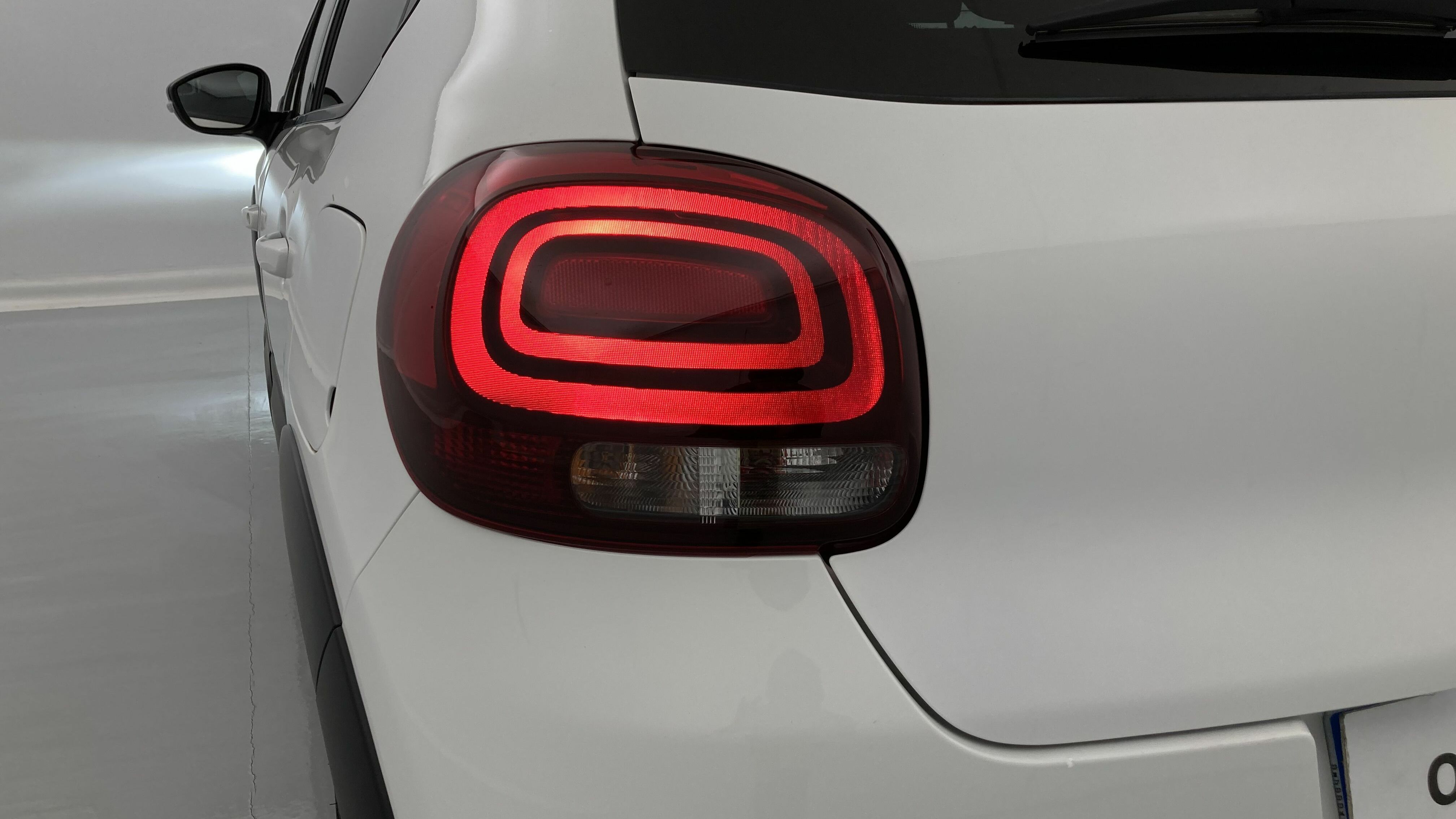 citroen c3 origin max 1.2 PURETECH 83 2024 blanco banquise / negro 20