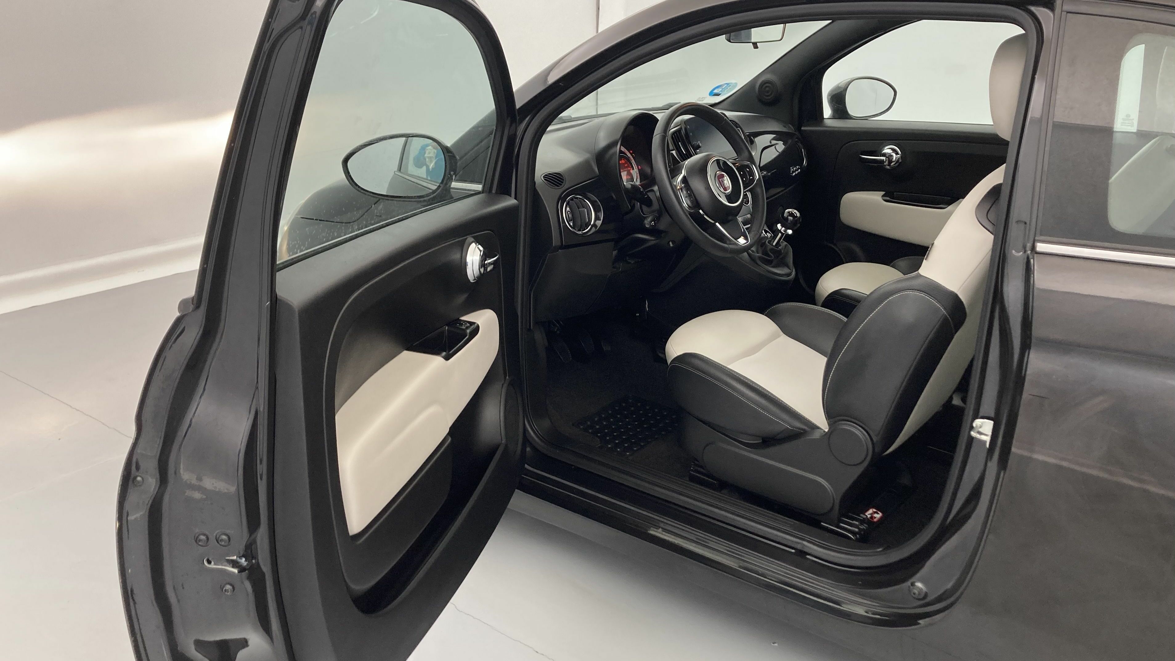 fiat 500 dolcevita 1.0 HYBRID 70 MHEV 2023 negro vesuvio 14