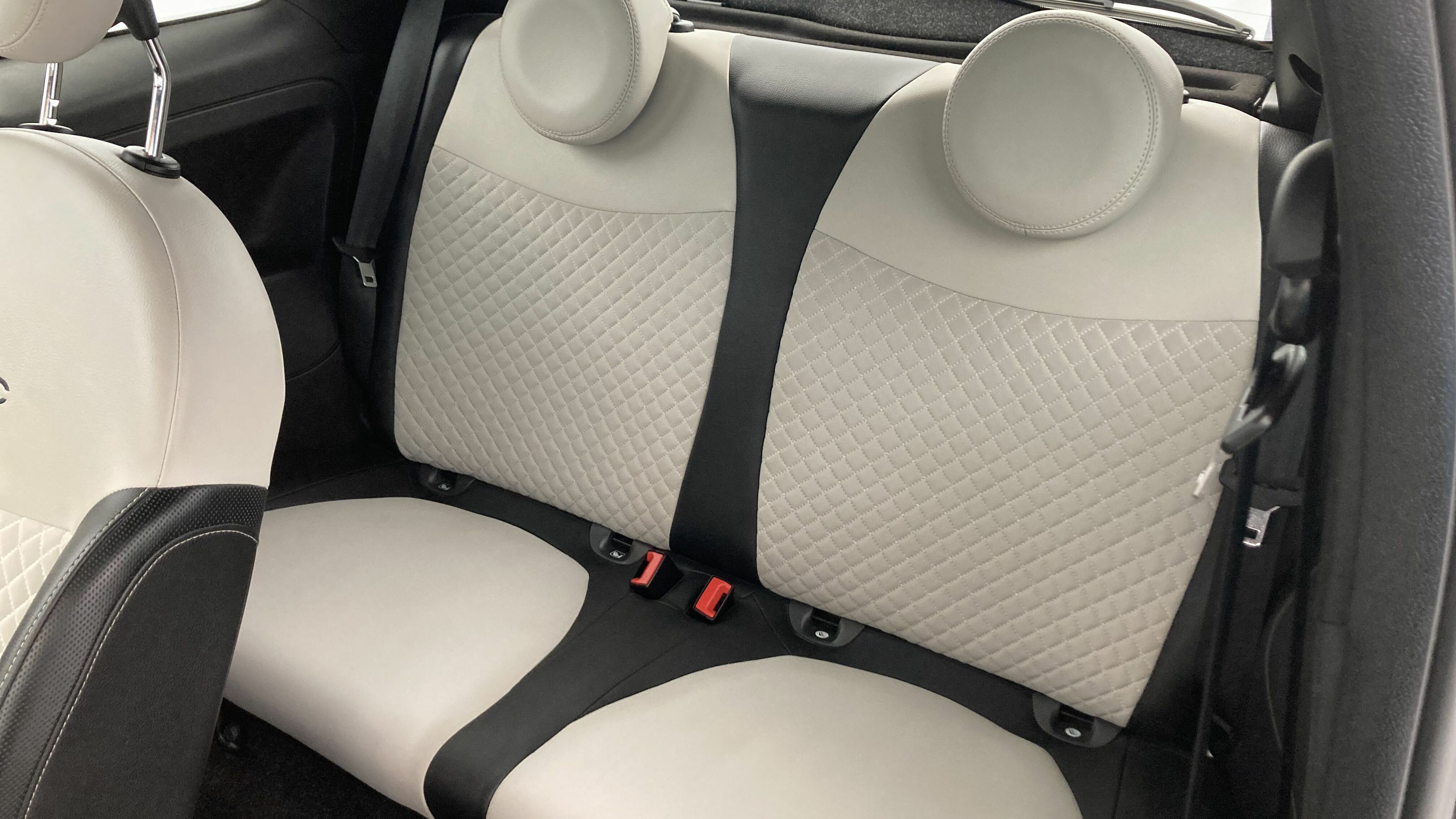 fiat 500 dolcevita 1.0 HYBRID 70 MHEV 2023 negro vesuvio 17