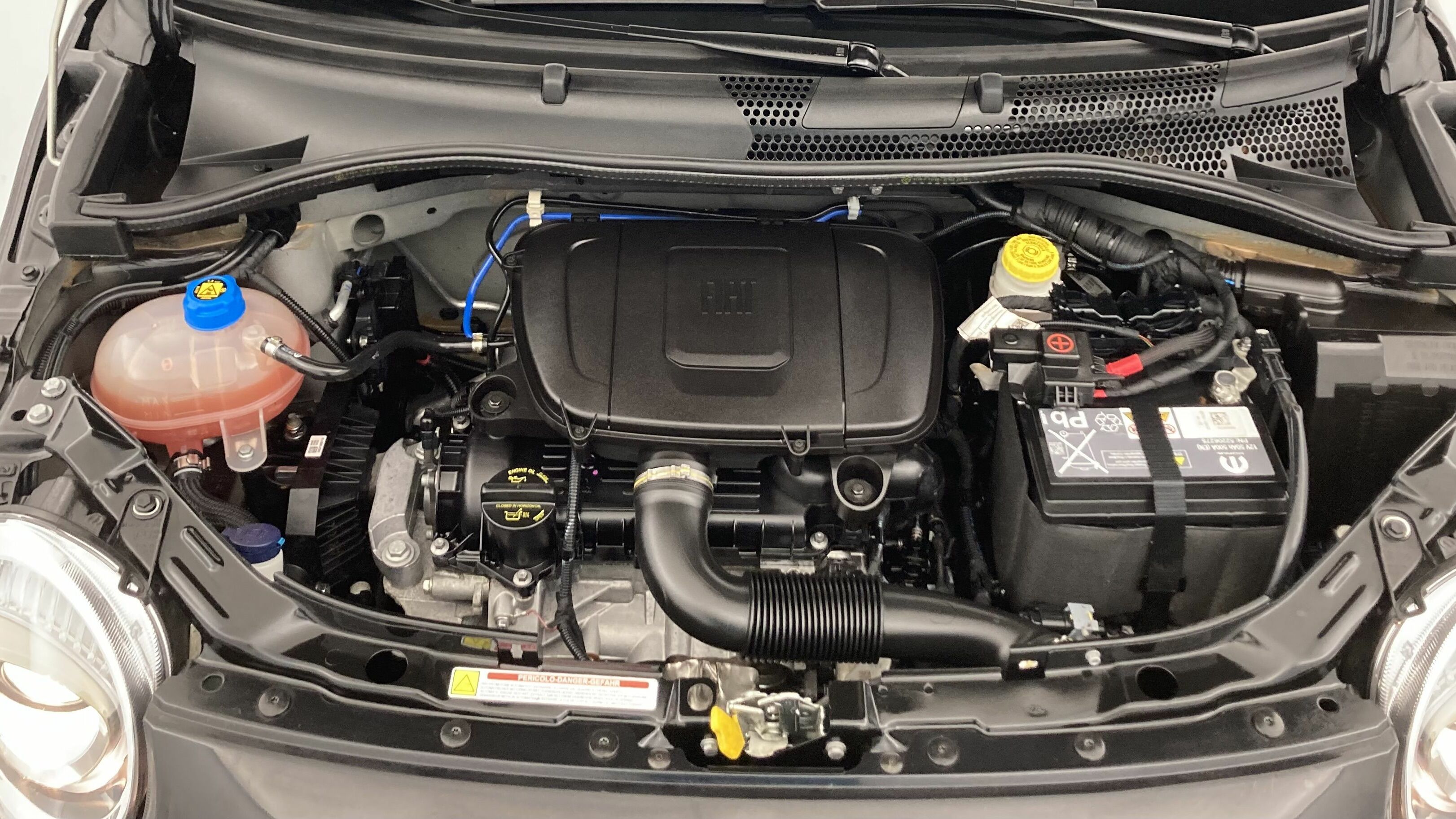 fiat 500 dolcevita 1.0 HYBRID 70 MHEV 2023 negro vesuvio 13