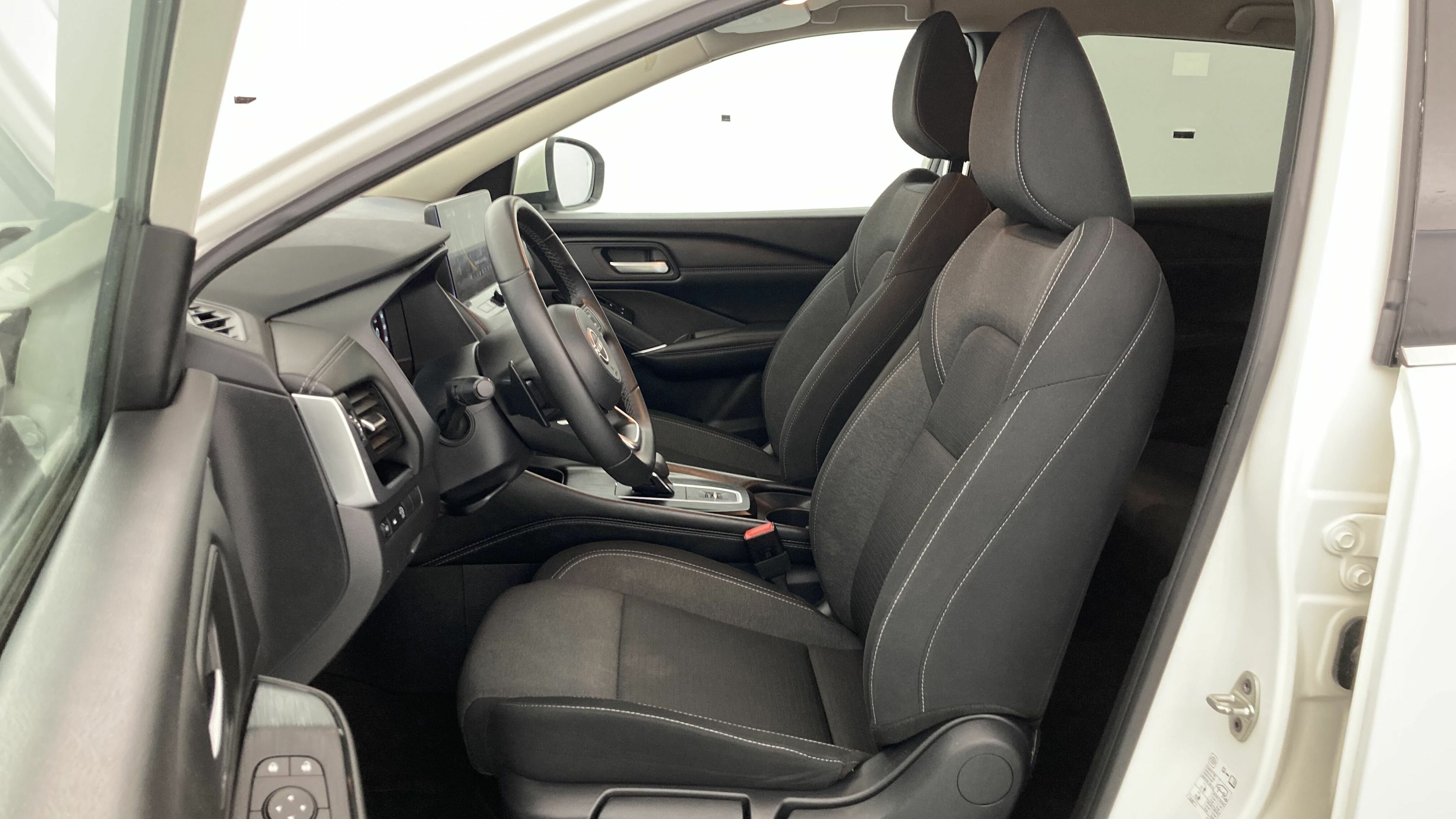 nissan qashqai n-connecta 1.3 DIG-T MHEV 158 XTRONIC 2024 blanco perlado 28